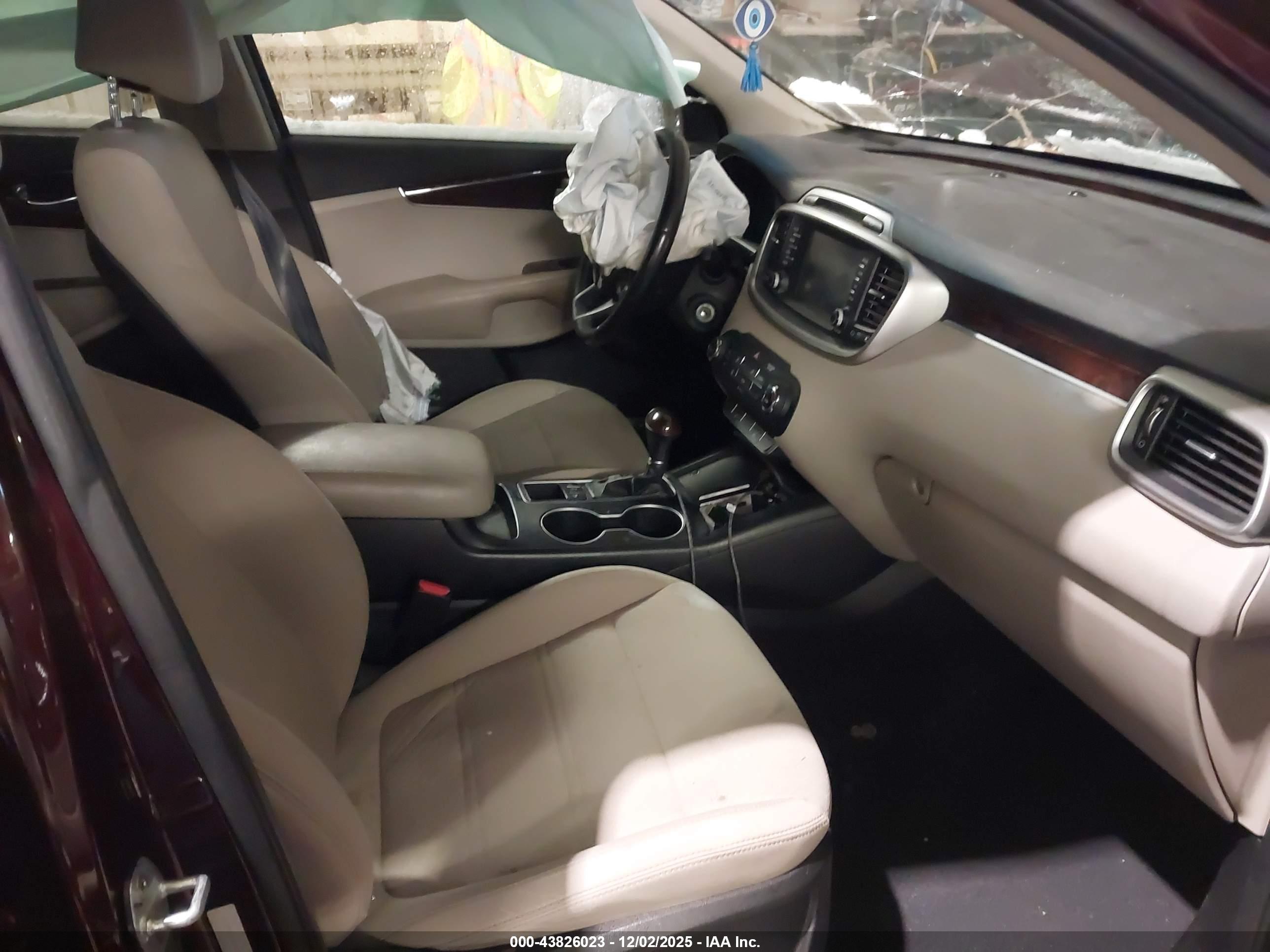 KIA SORENTO image 5