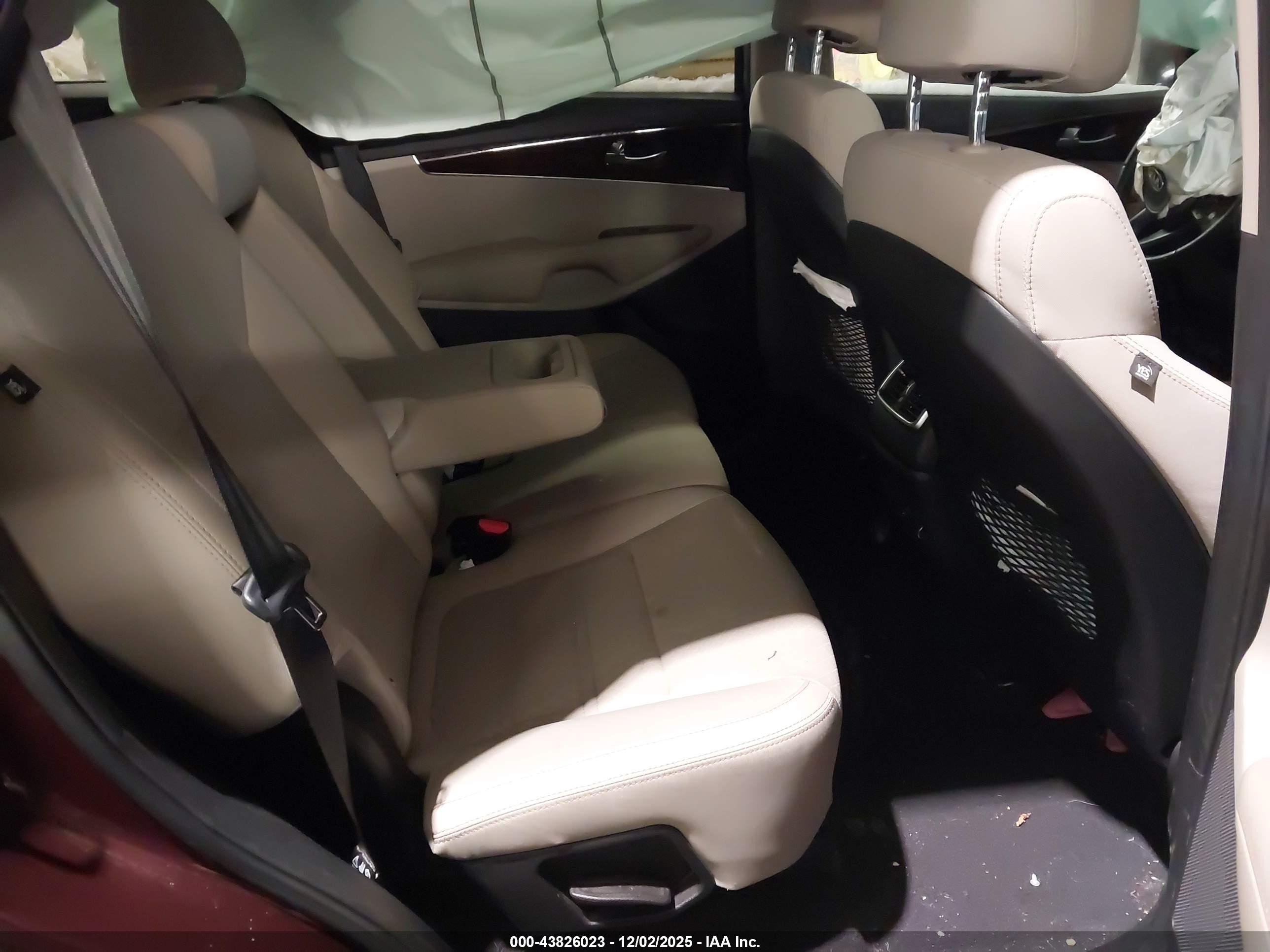 KIA SORENTO image 8