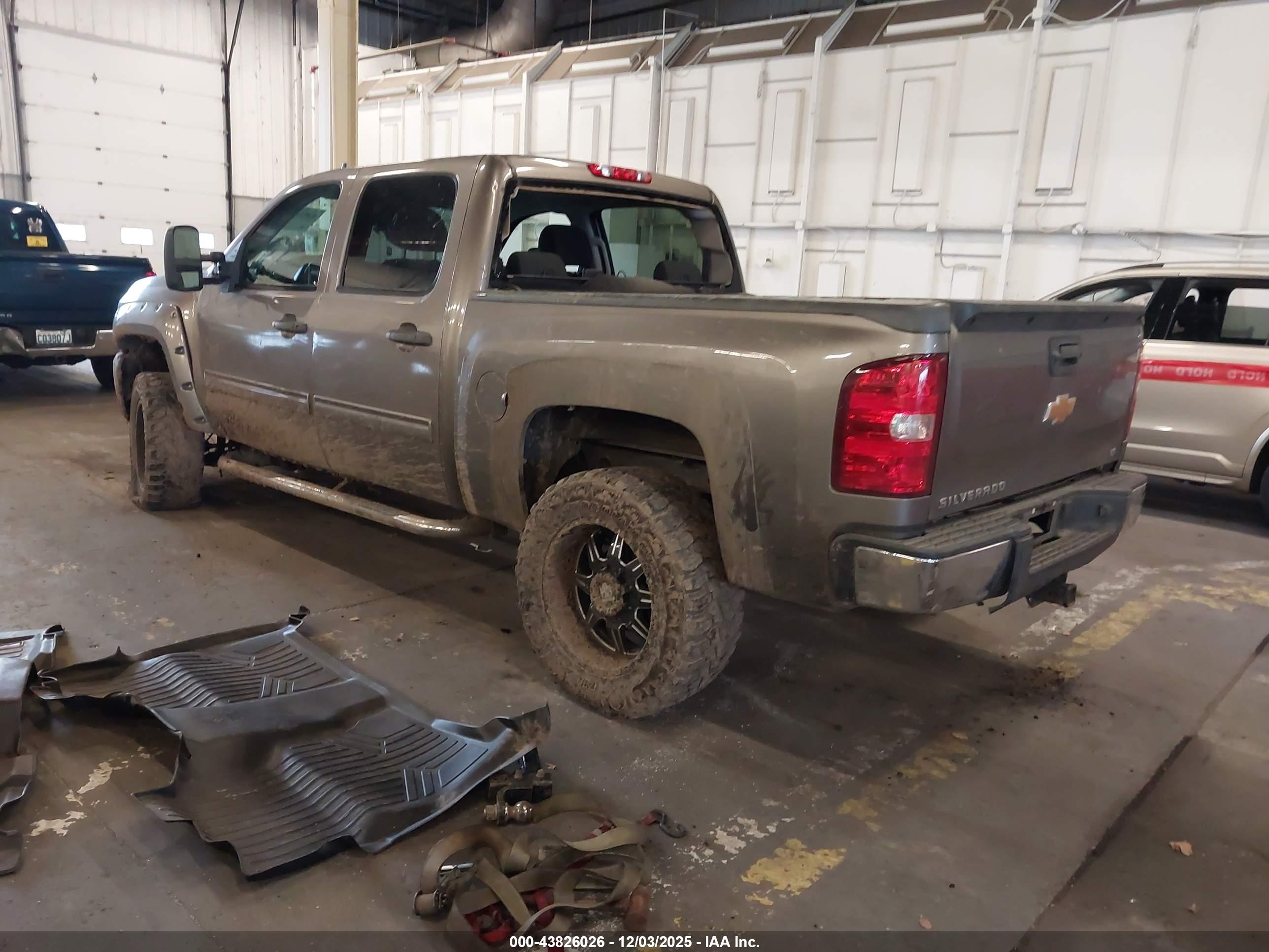 CHEVROLET SILVERADO image 3