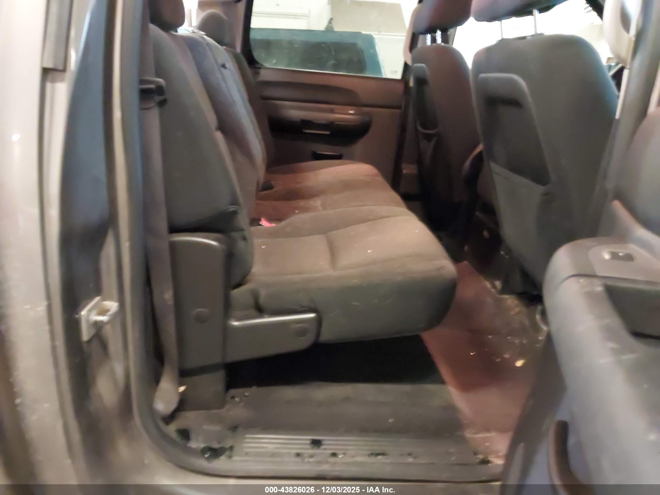 CHEVROLET SILVERADO image 8