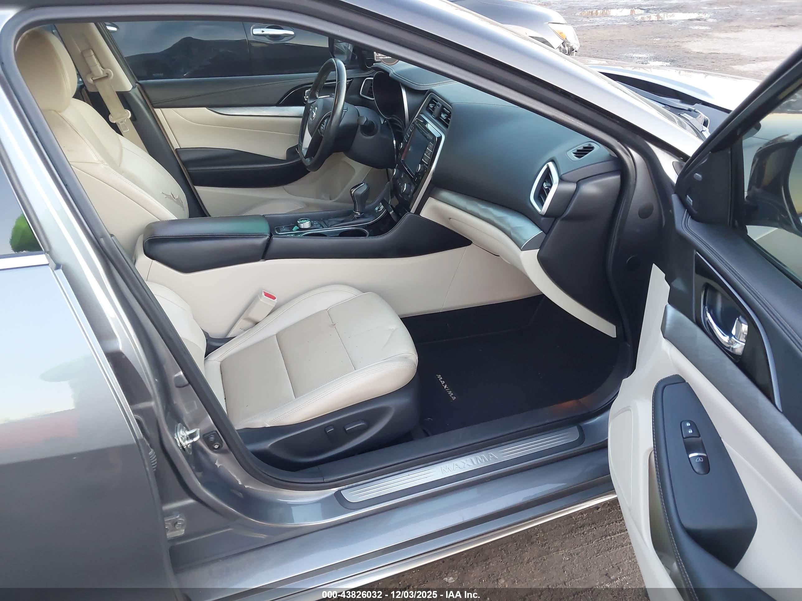 NISSAN MAXIMA image 5