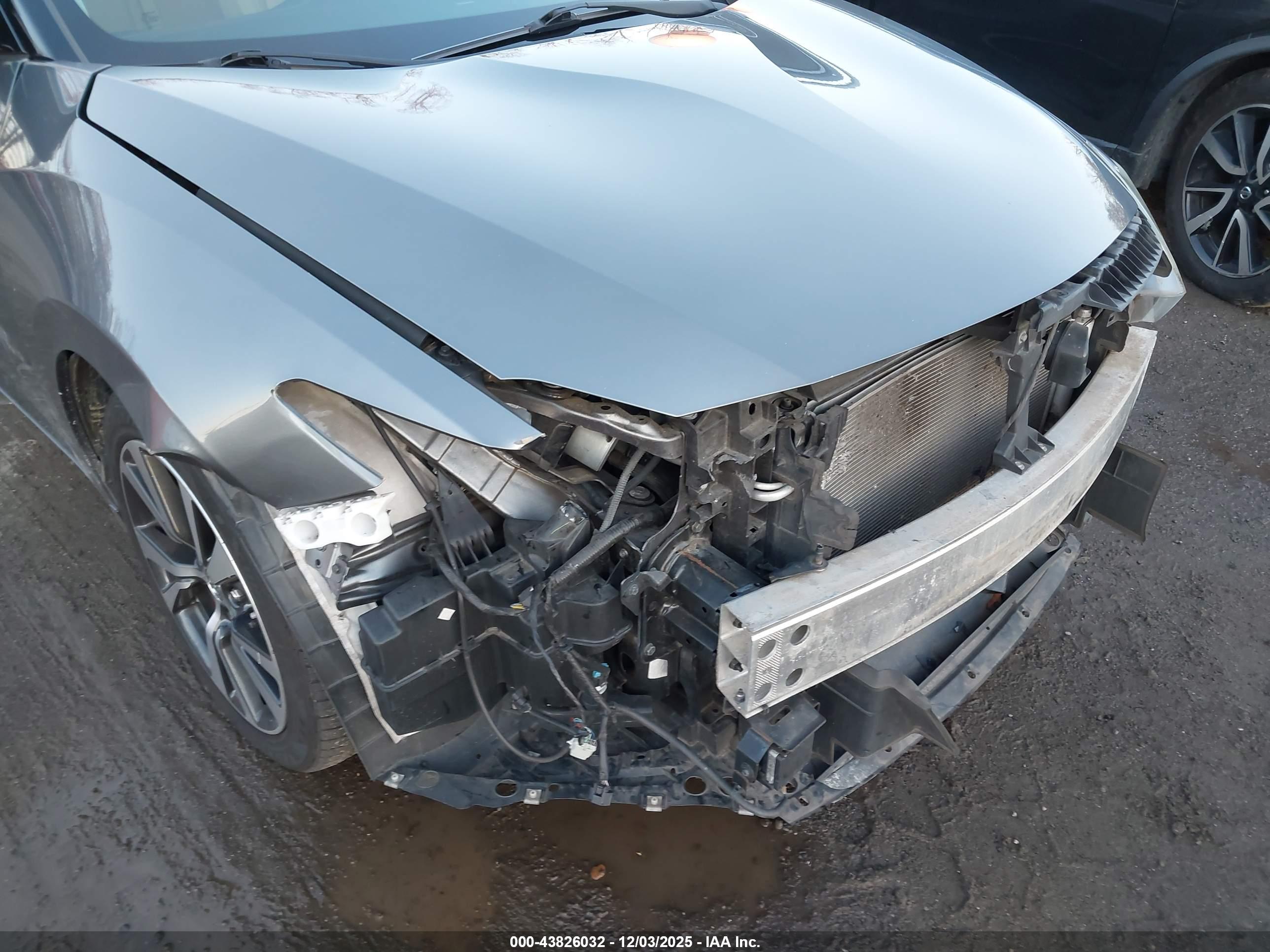 NISSAN MAXIMA image 6