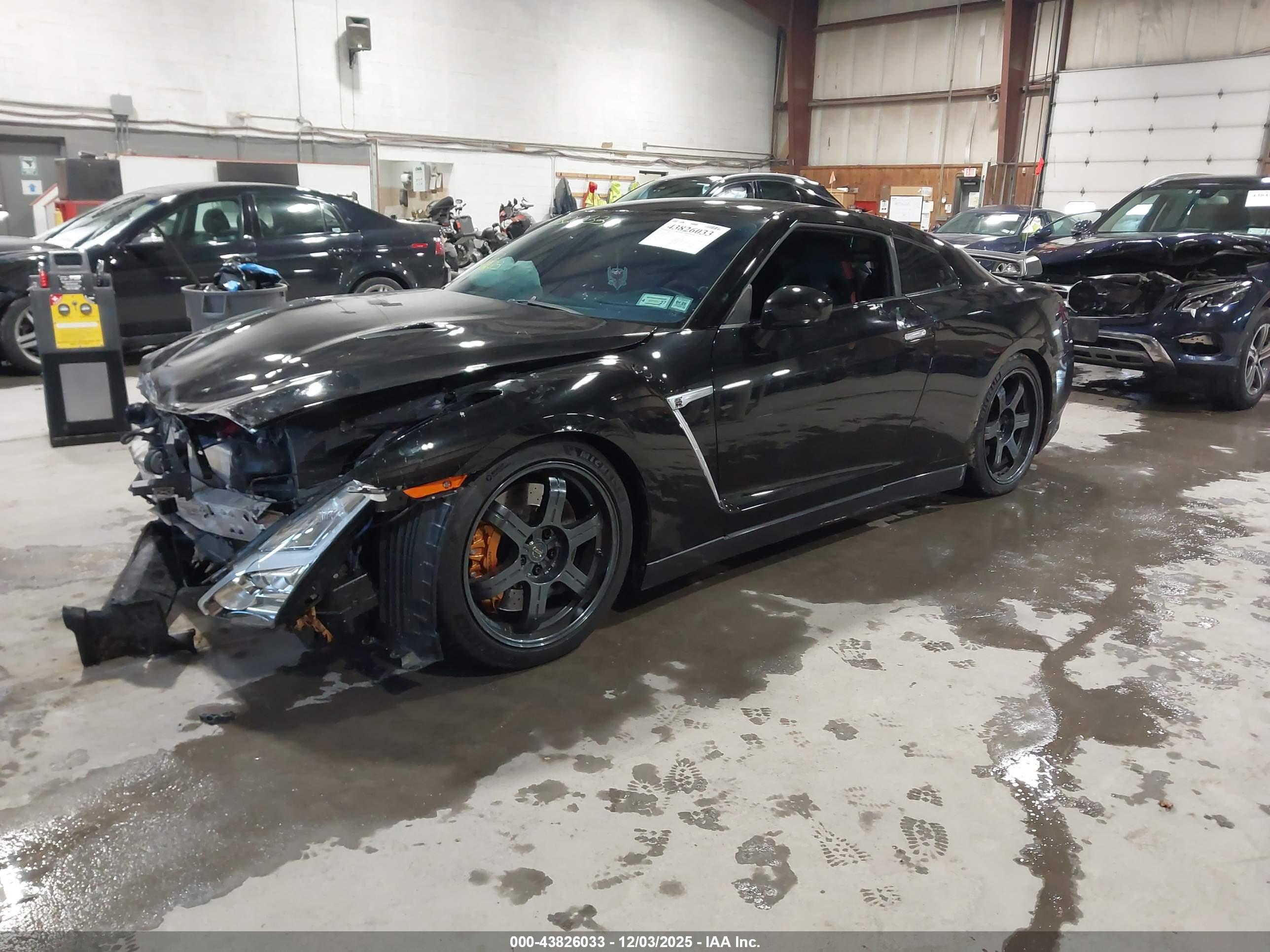NISSAN GT-R image 2