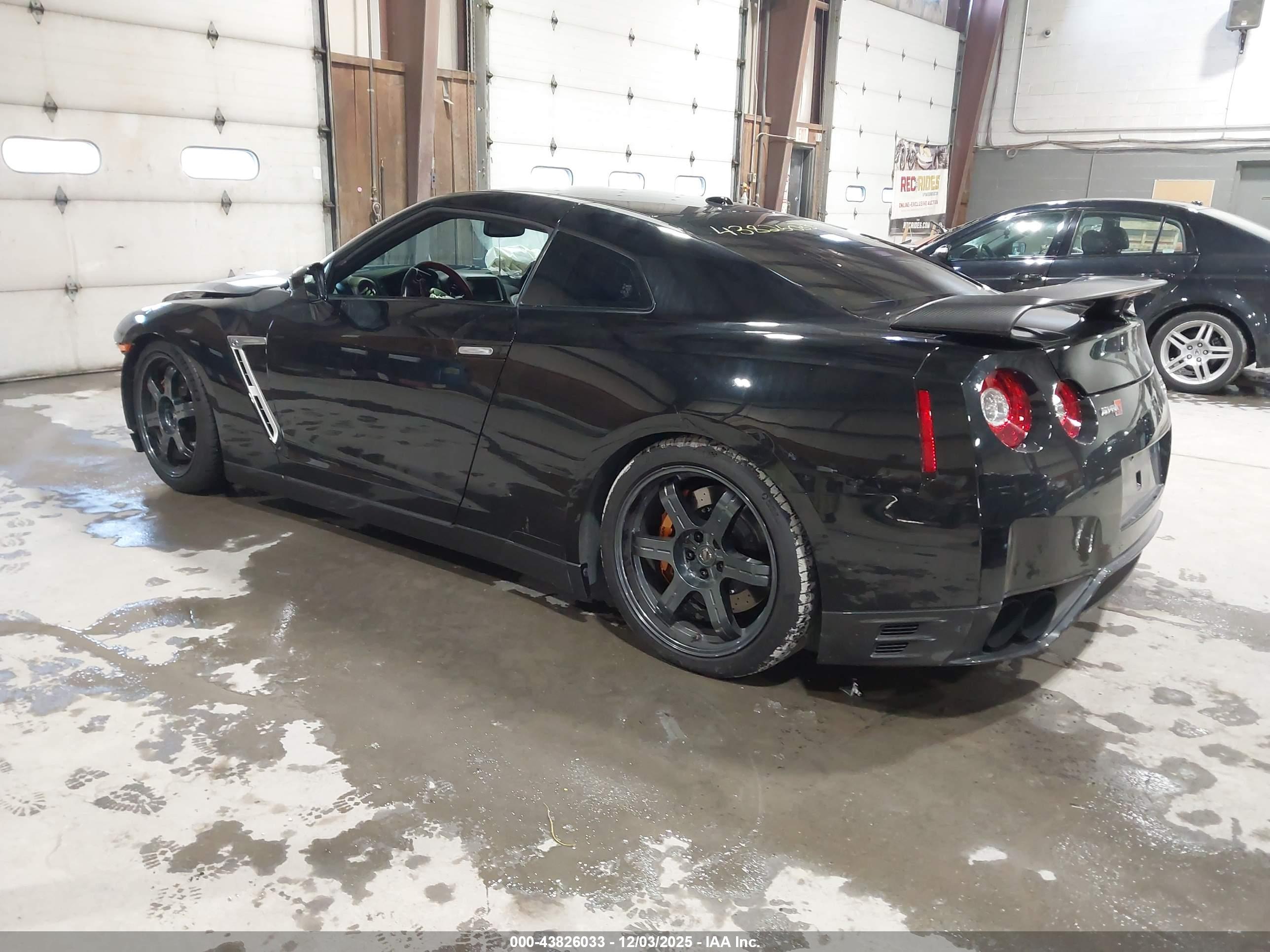 NISSAN GT-R image 3