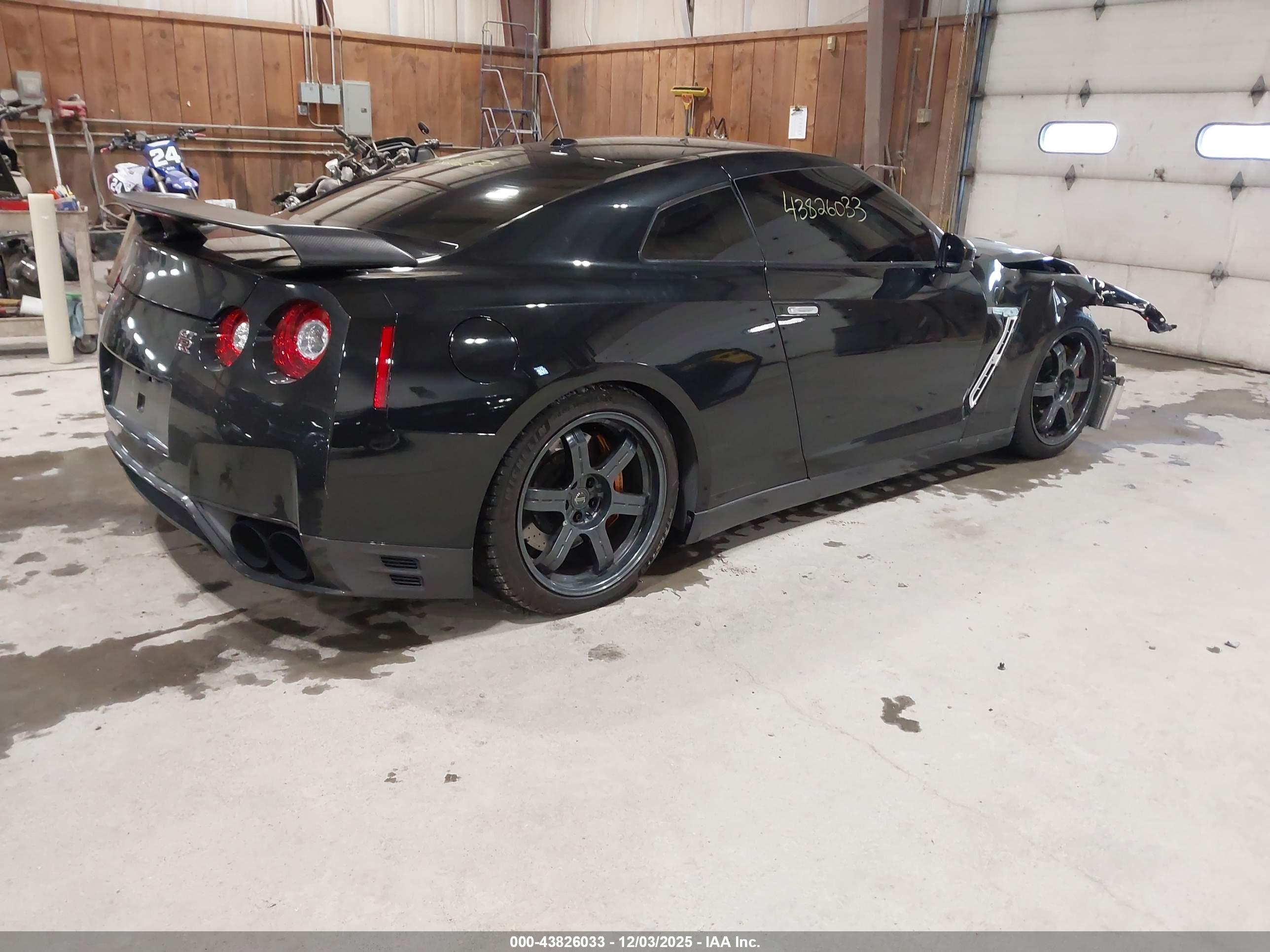 NISSAN GT-R image 4