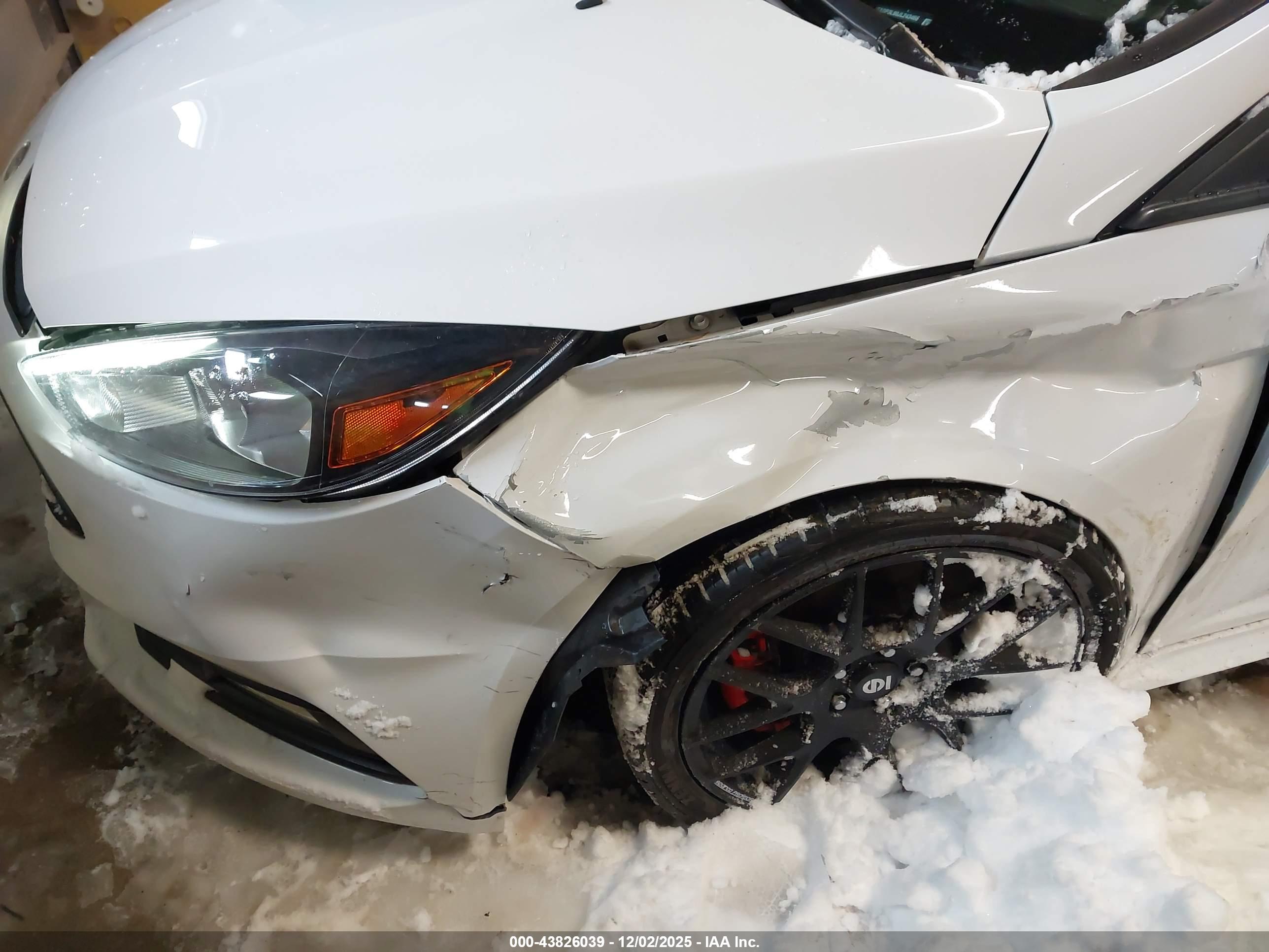 FORD FOCUS image 6