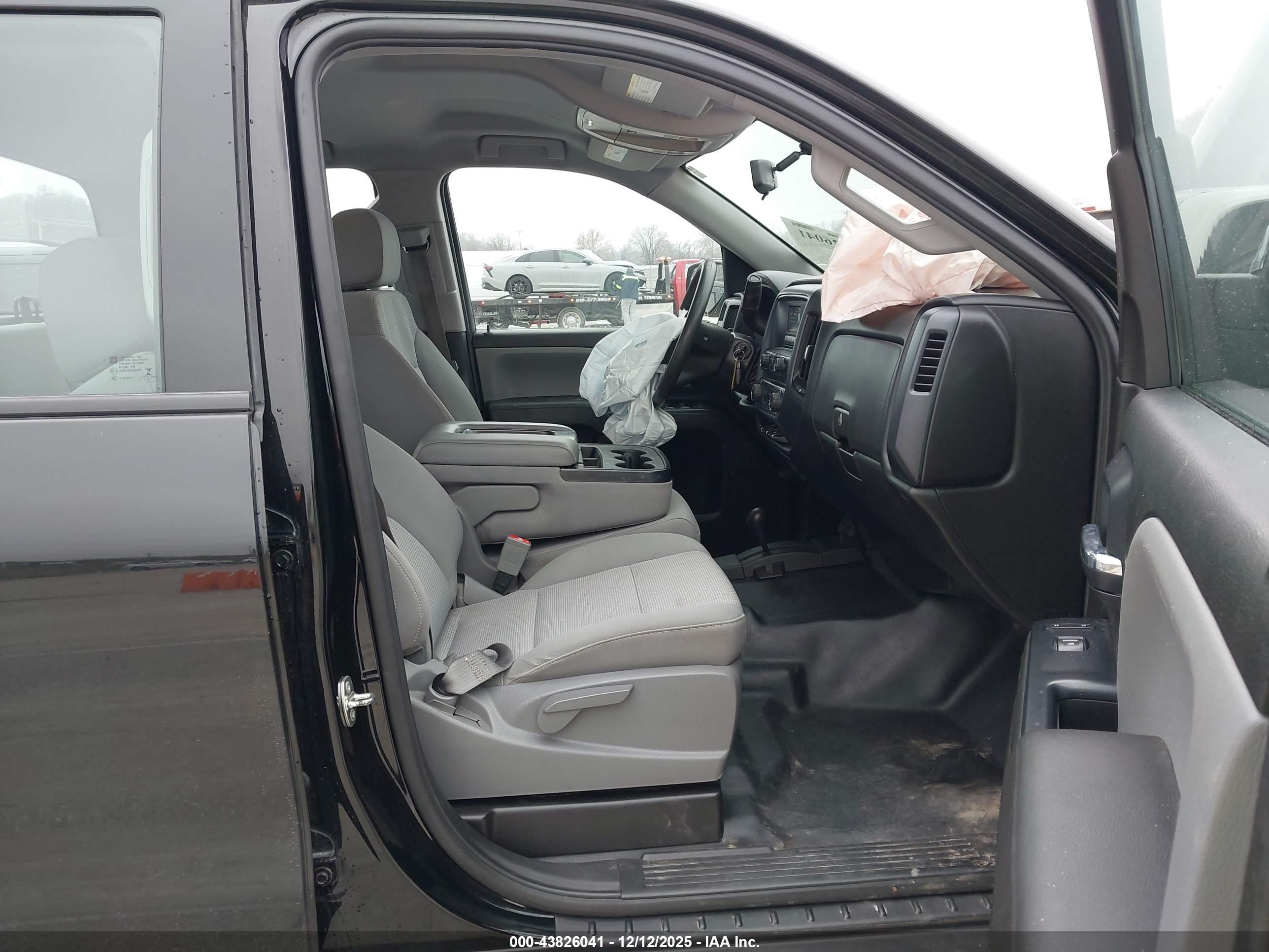 CHEVROLET SILVERADO image 5
