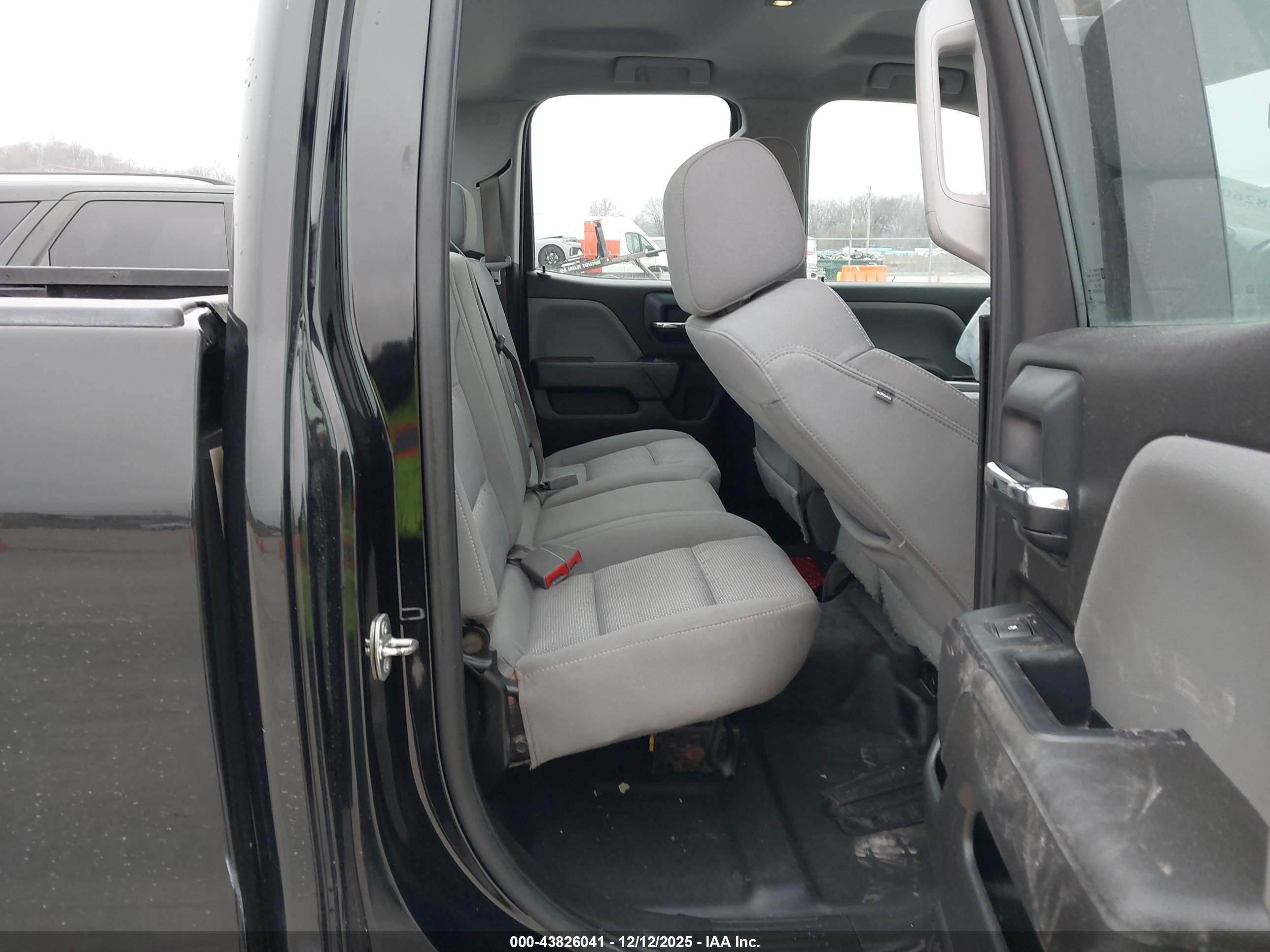 CHEVROLET SILVERADO image 8