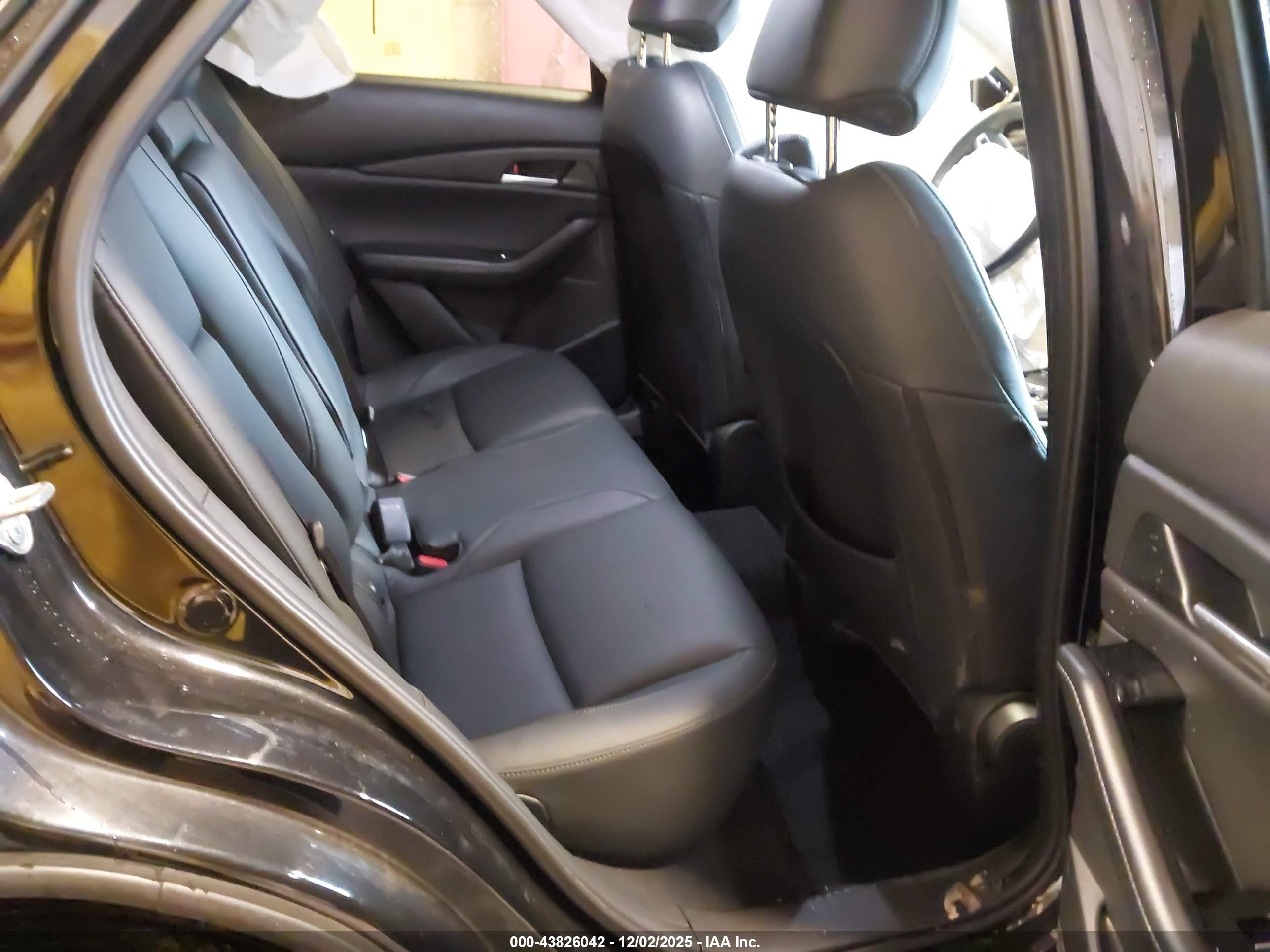 MAZDA CX-30 image 8