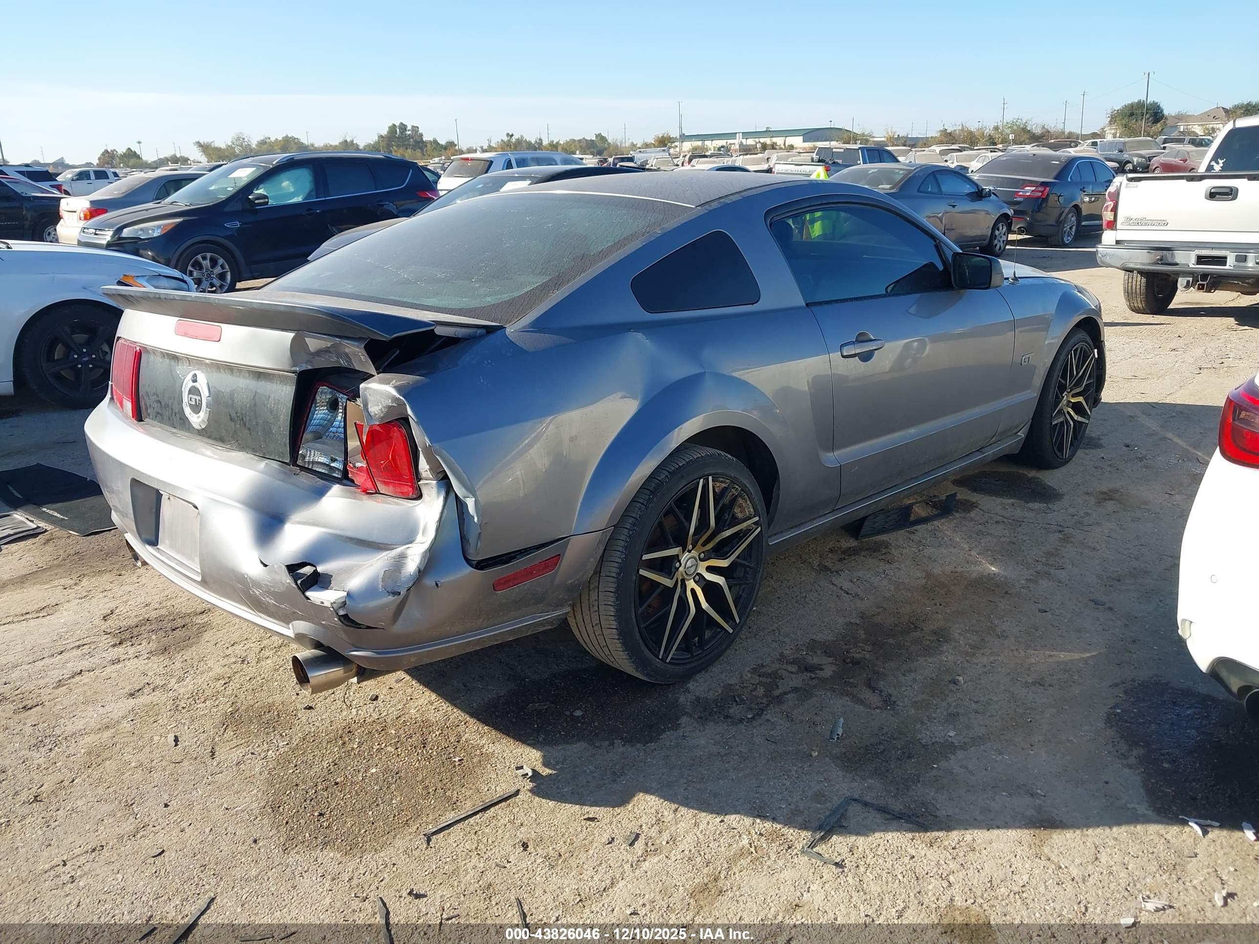 FORD MUSTANG image 4