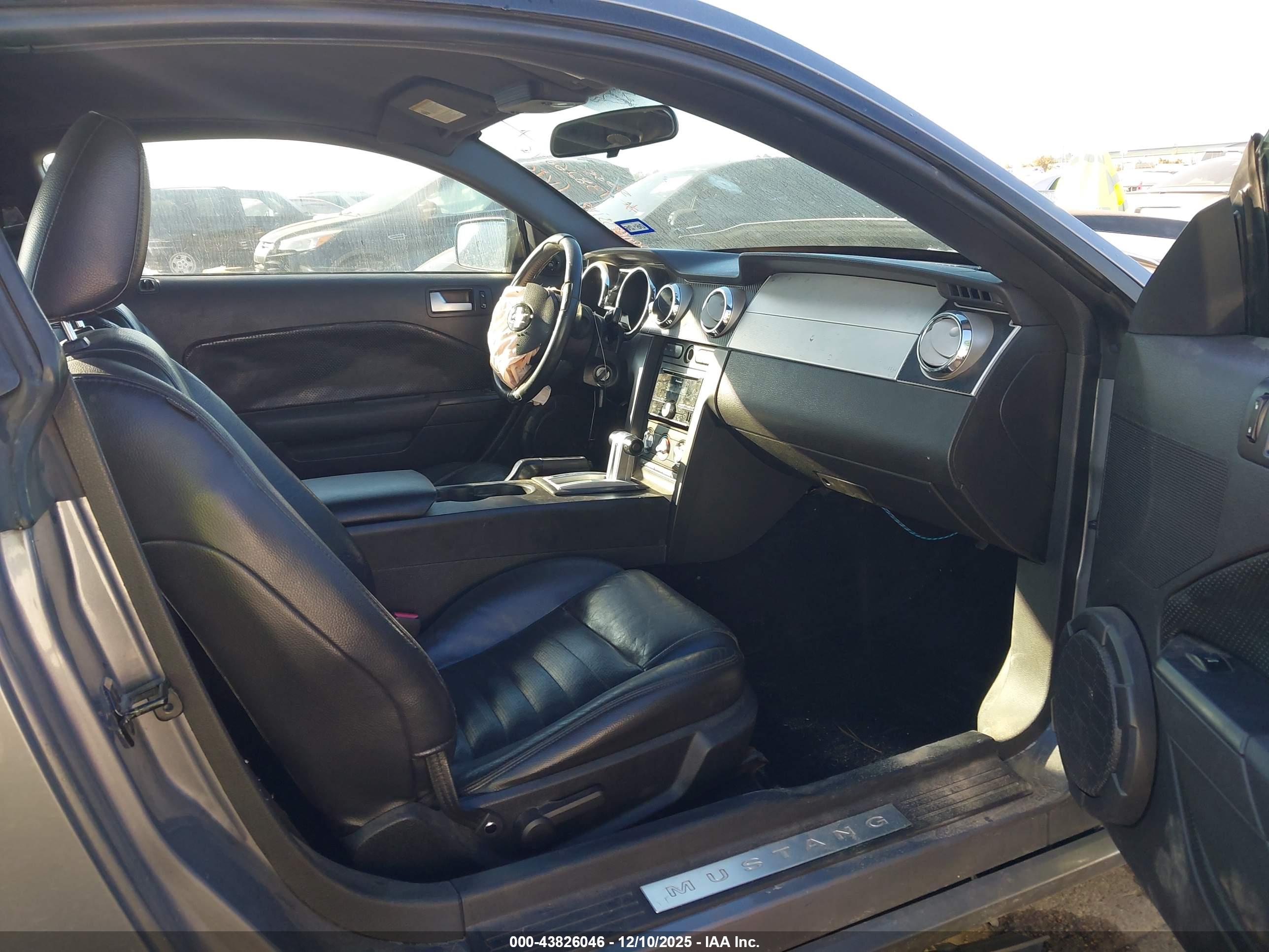 FORD MUSTANG image 5