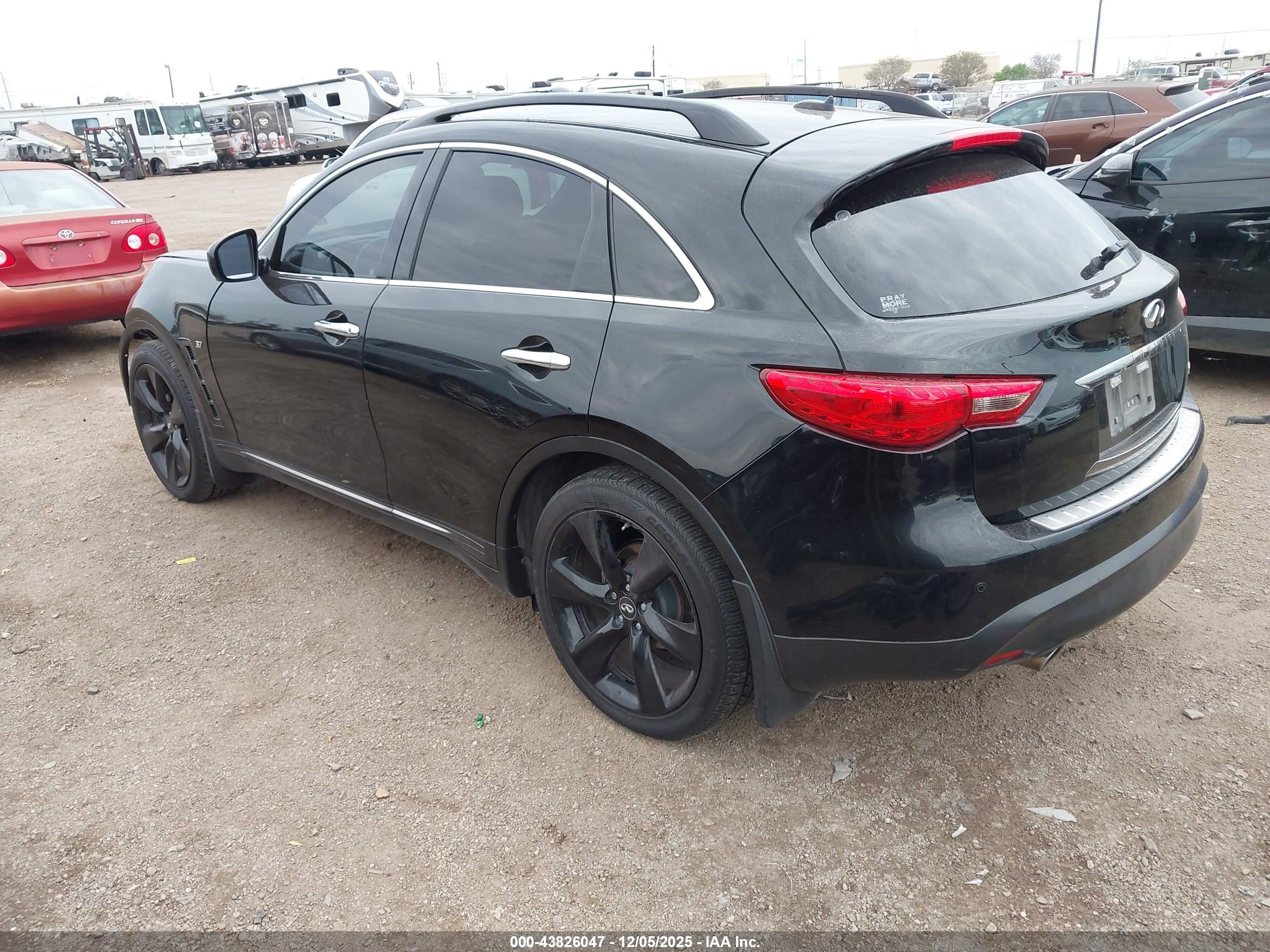 INFINITI QX70 image 3