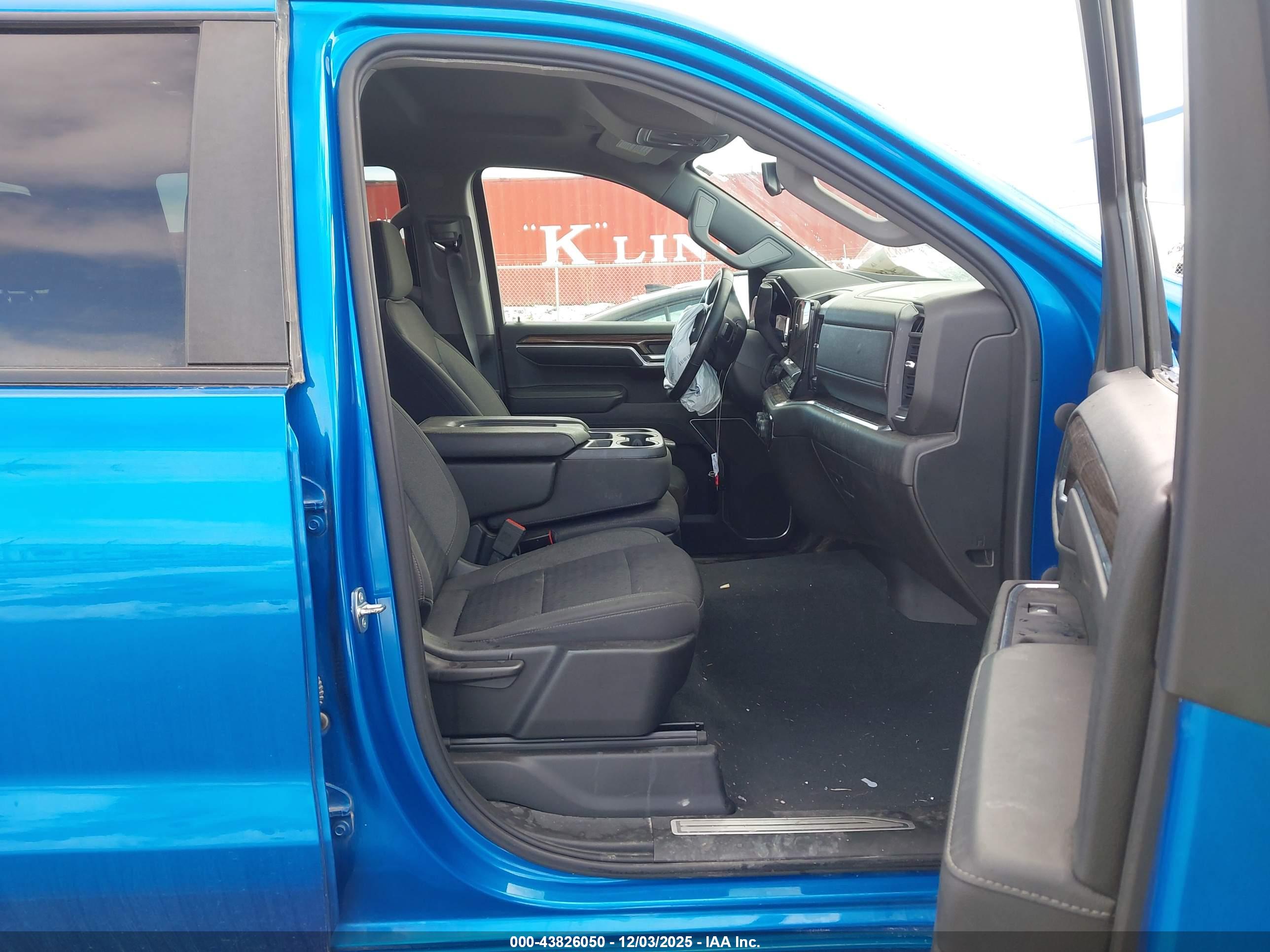 CHEVROLET SILVERADO image 5