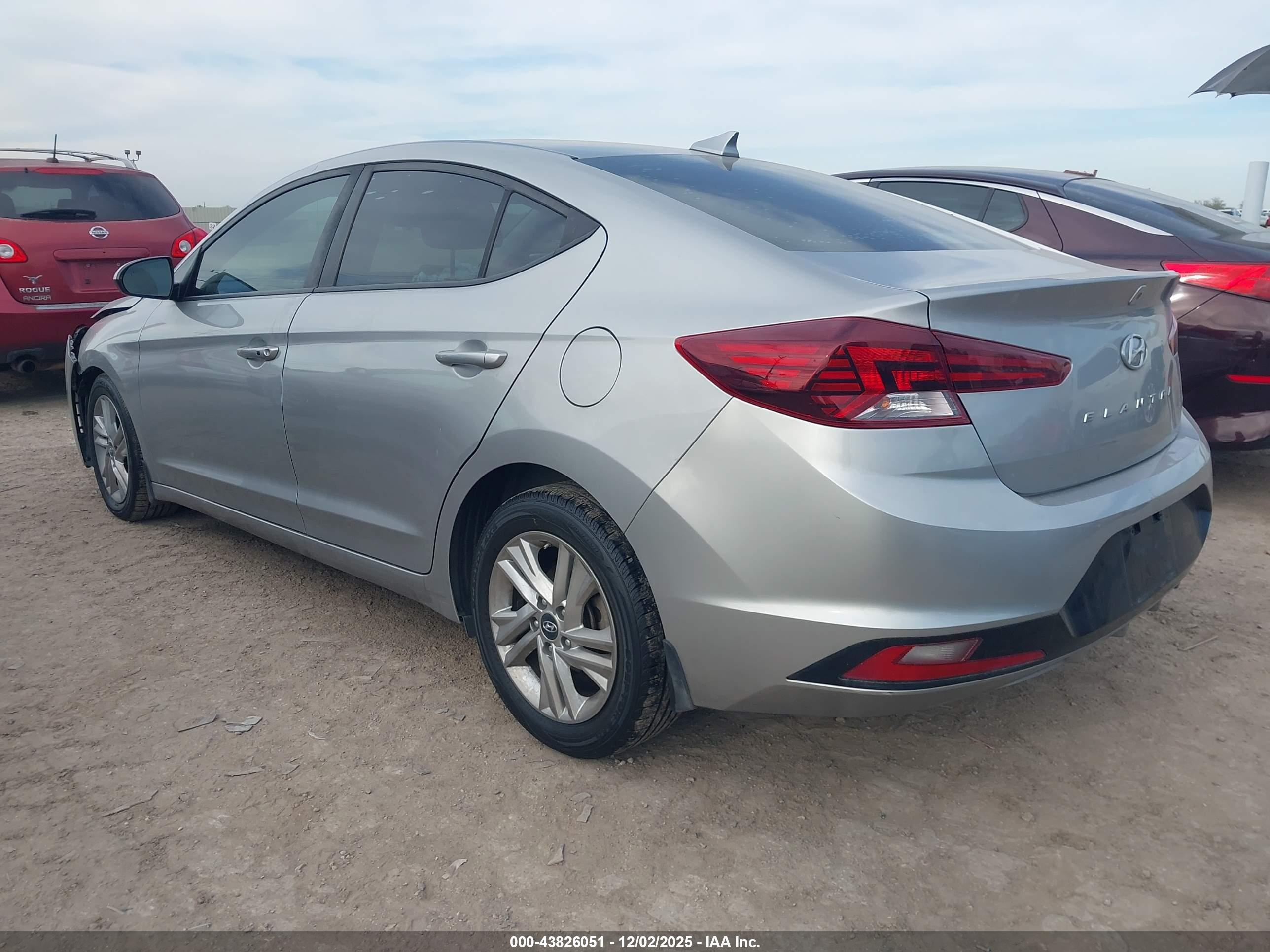 HYUNDAI ELANTRA image 3