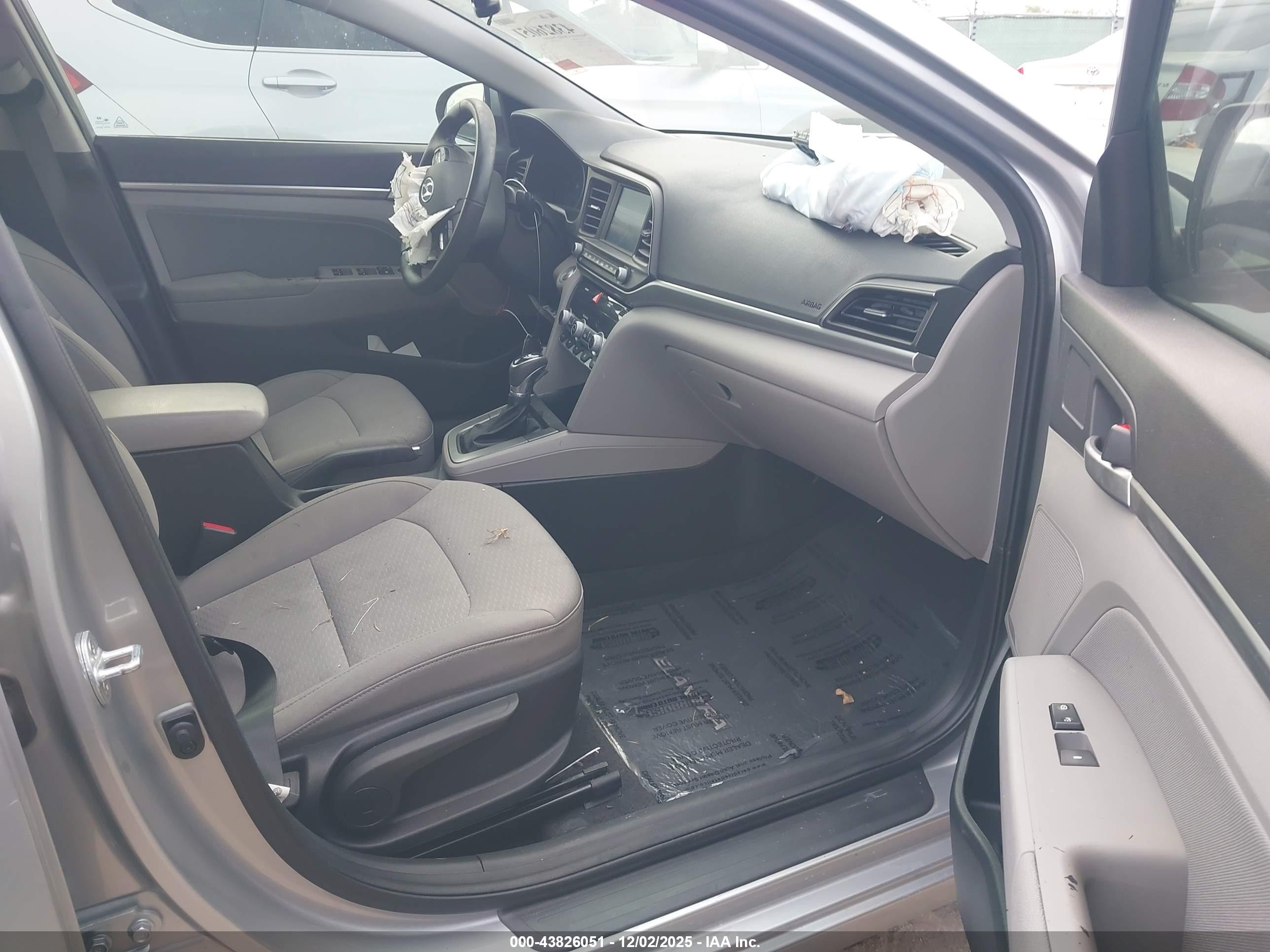 HYUNDAI ELANTRA image 5