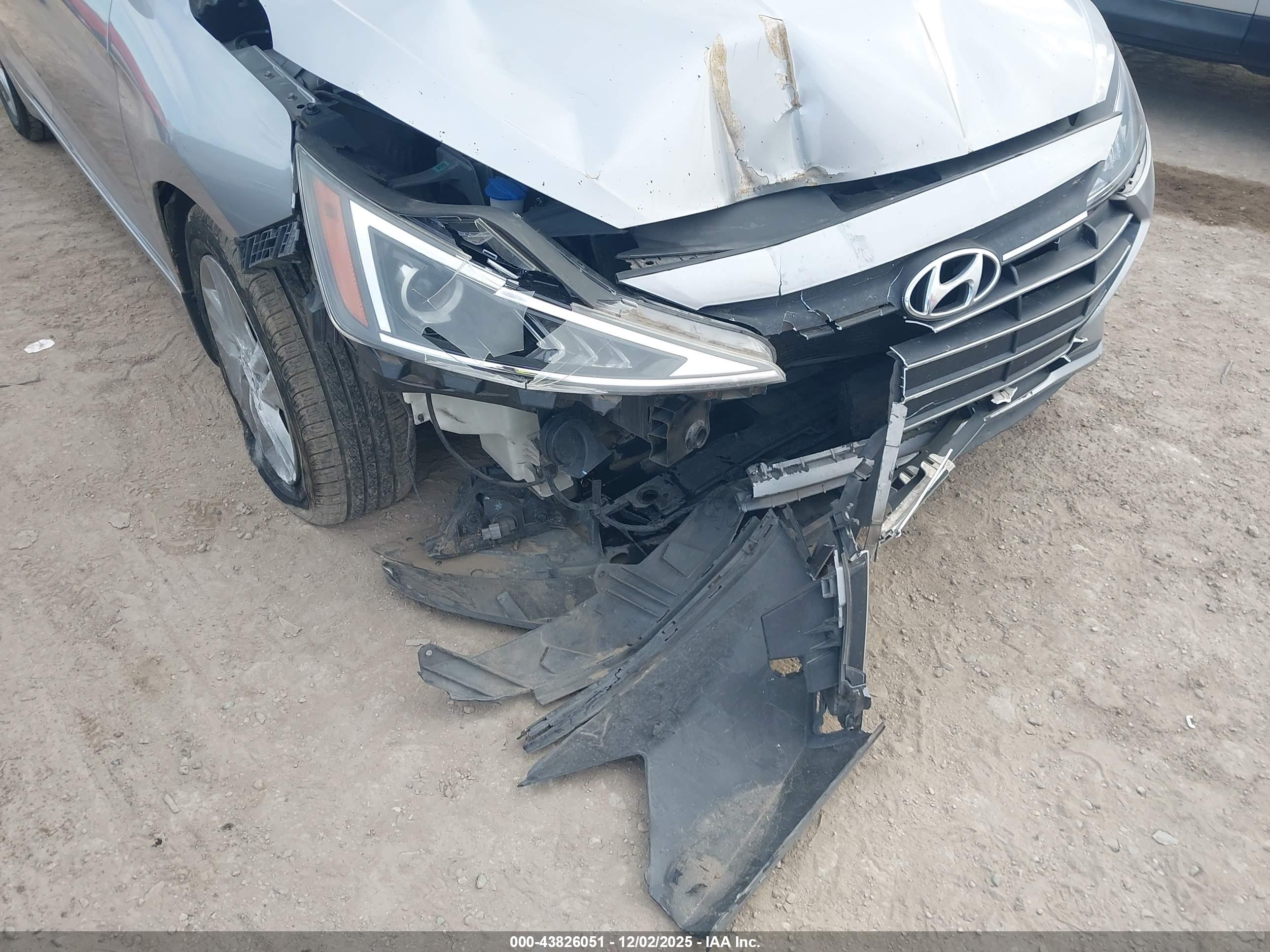 HYUNDAI ELANTRA image 6