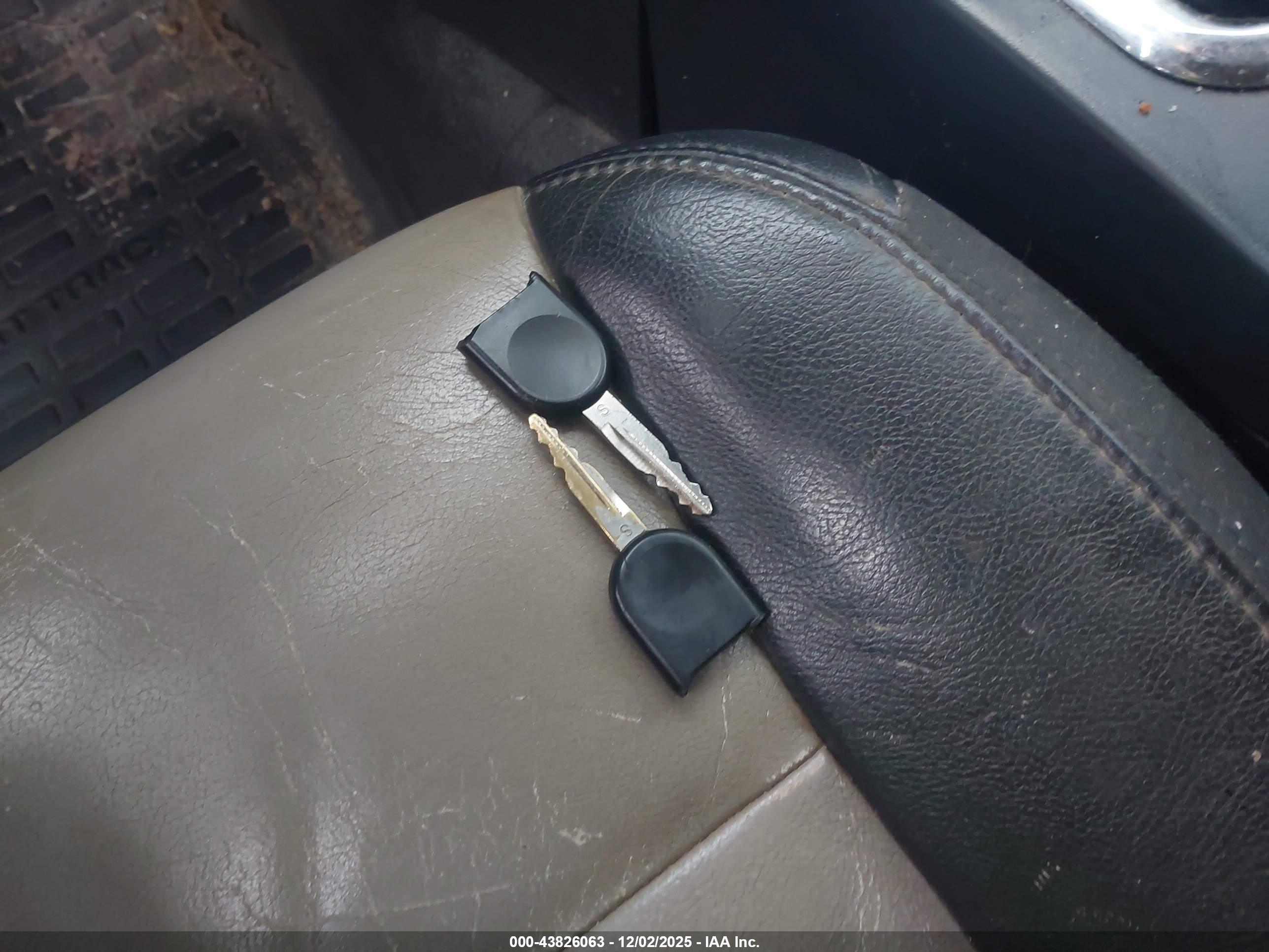 FORD EXPLORER image 11