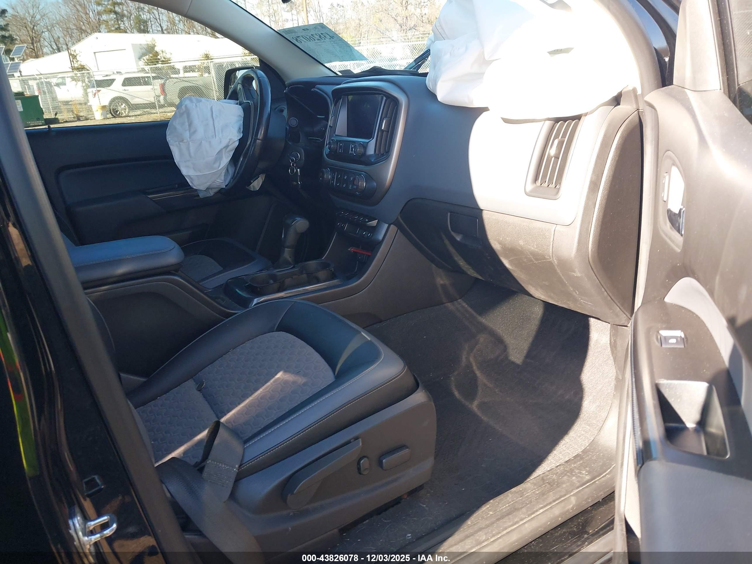 CHEVROLET COLORADO image 5