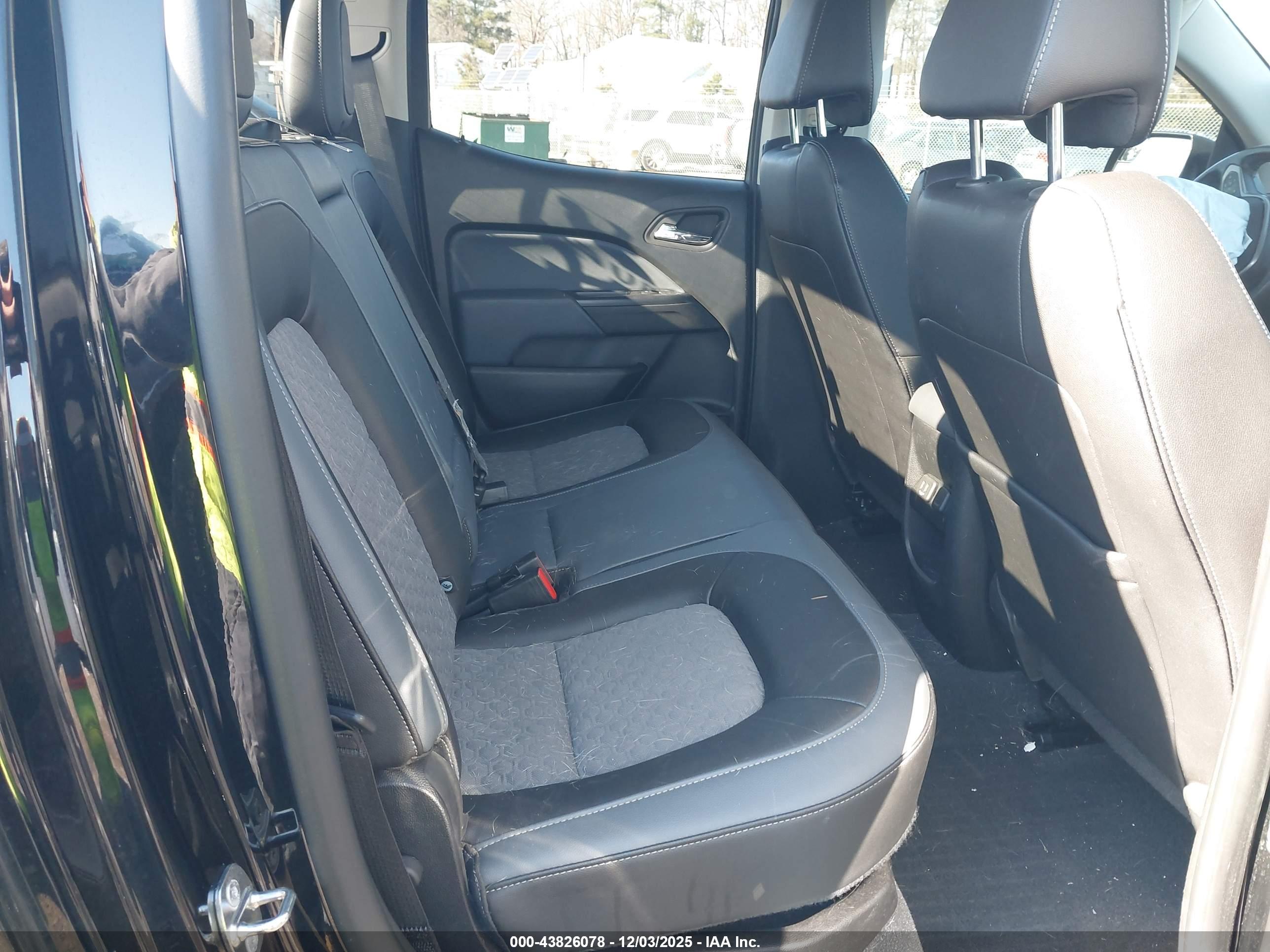 CHEVROLET COLORADO image 8