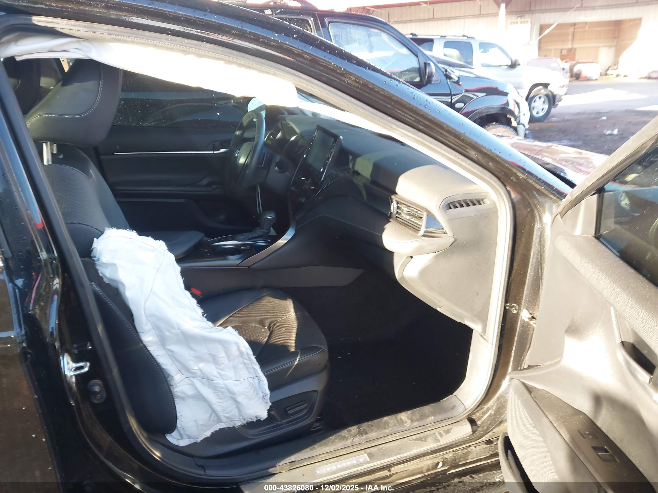 TOYOTA CAMRY image 5