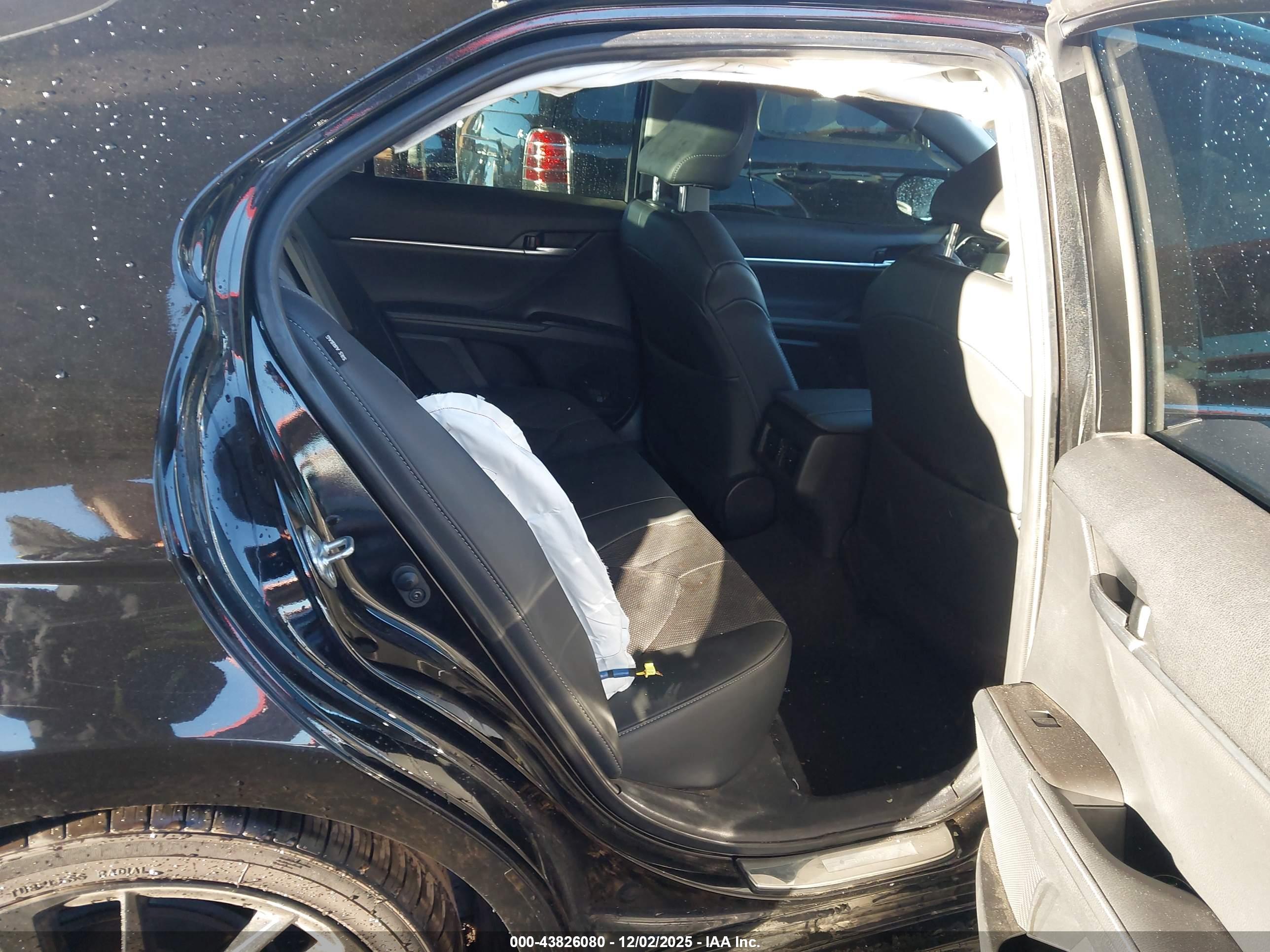 TOYOTA CAMRY image 8