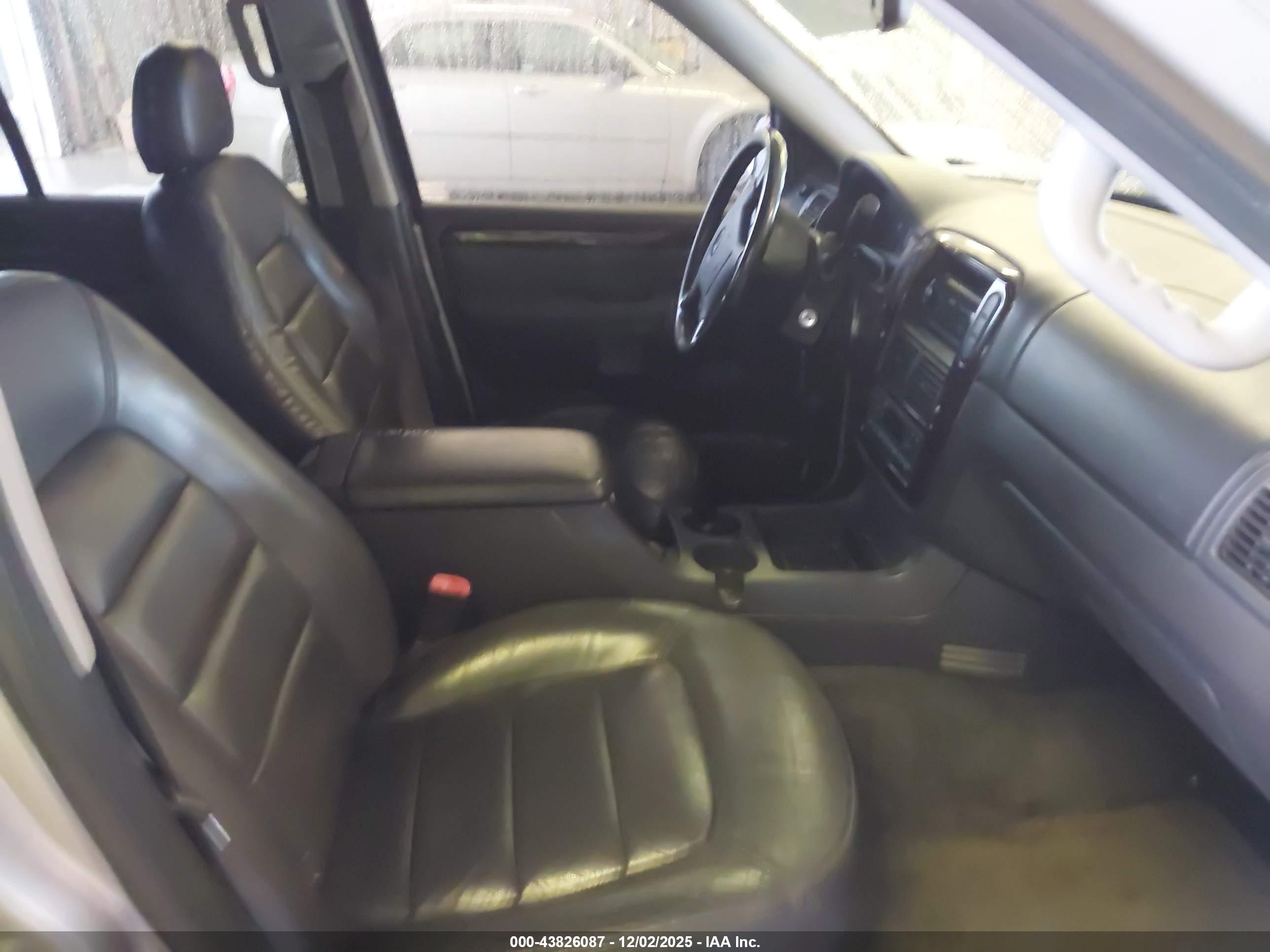 FORD EXPLORER image 5
