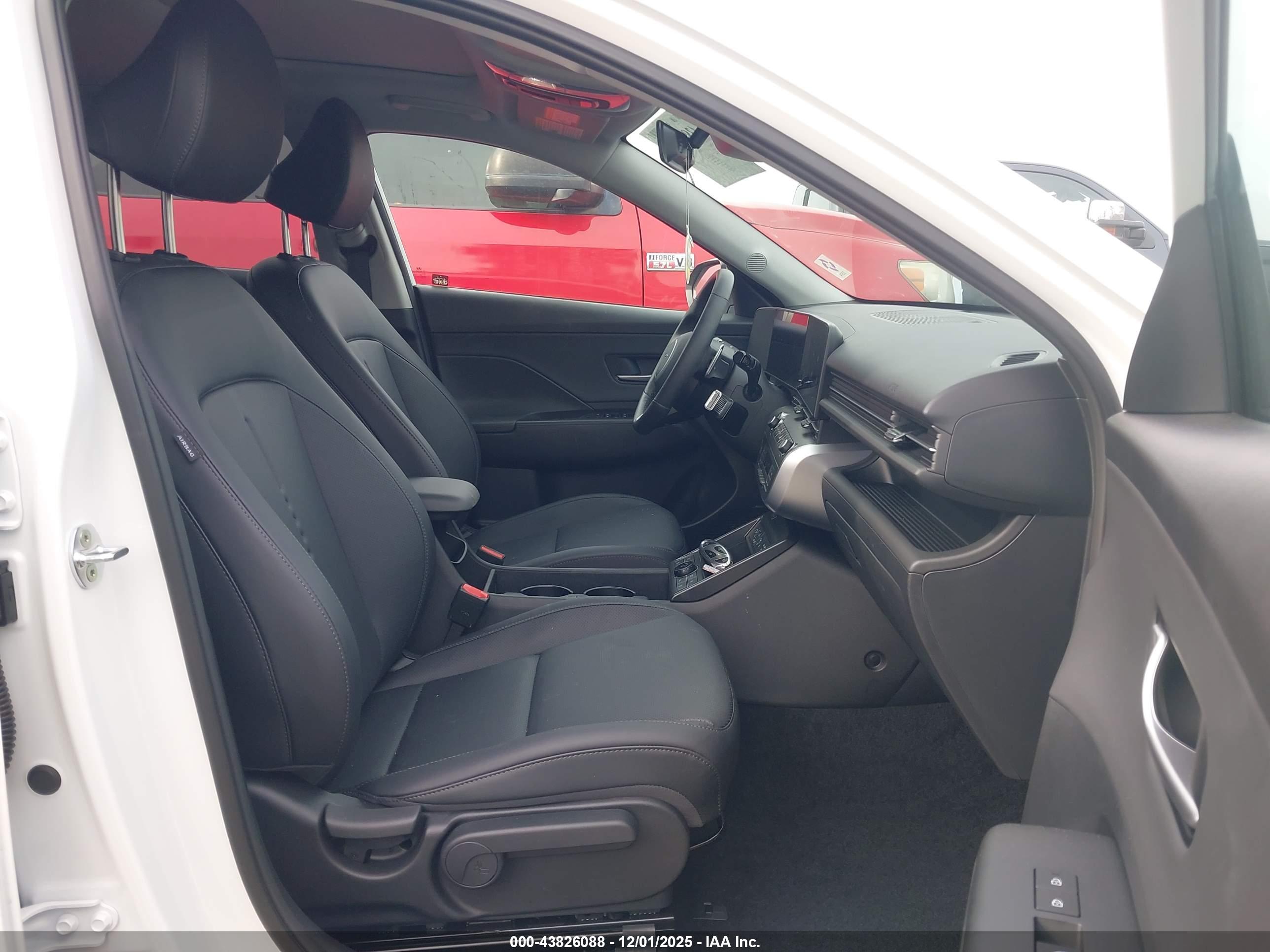 HYUNDAI KONA image 5