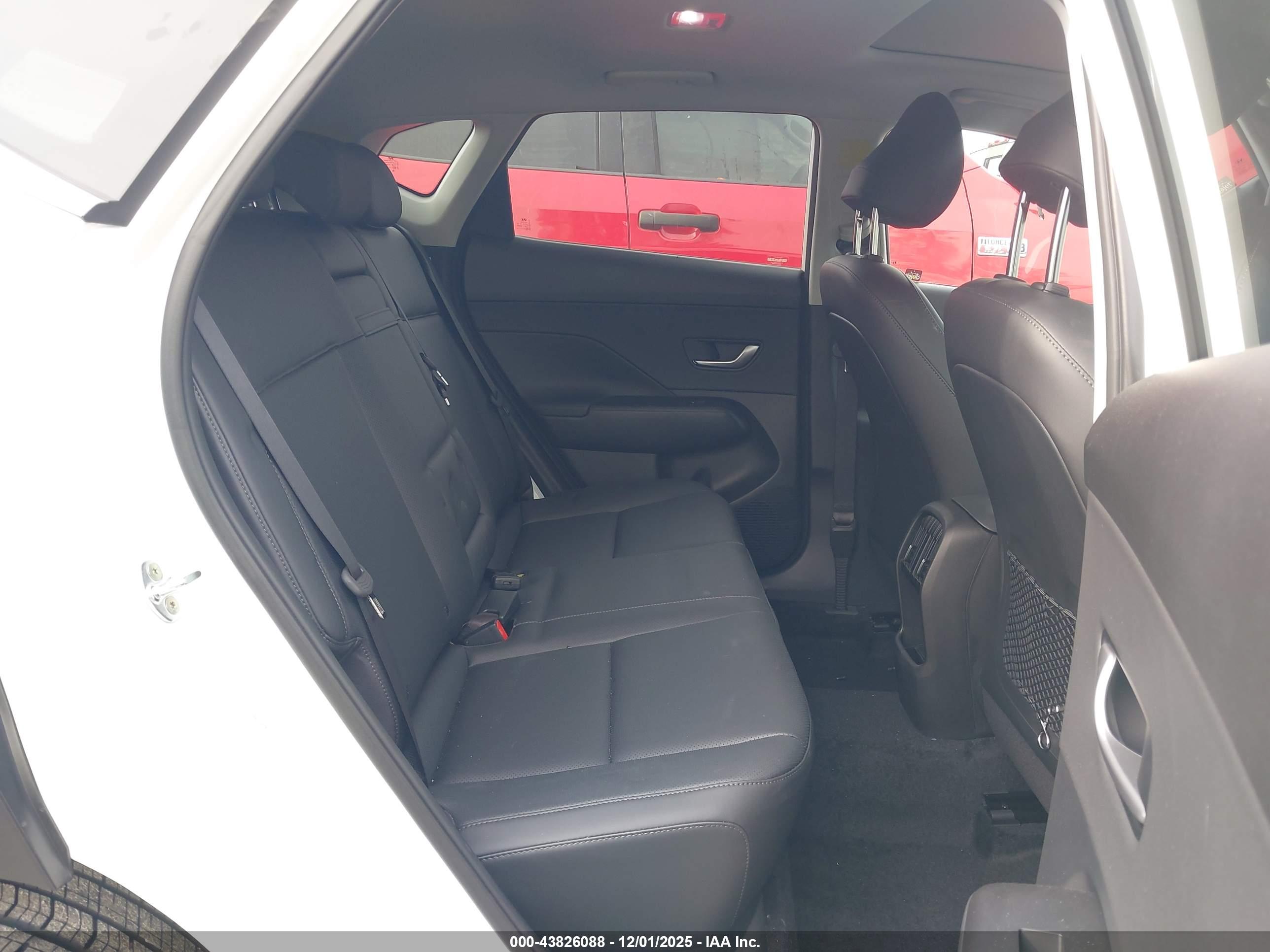 HYUNDAI KONA image 8