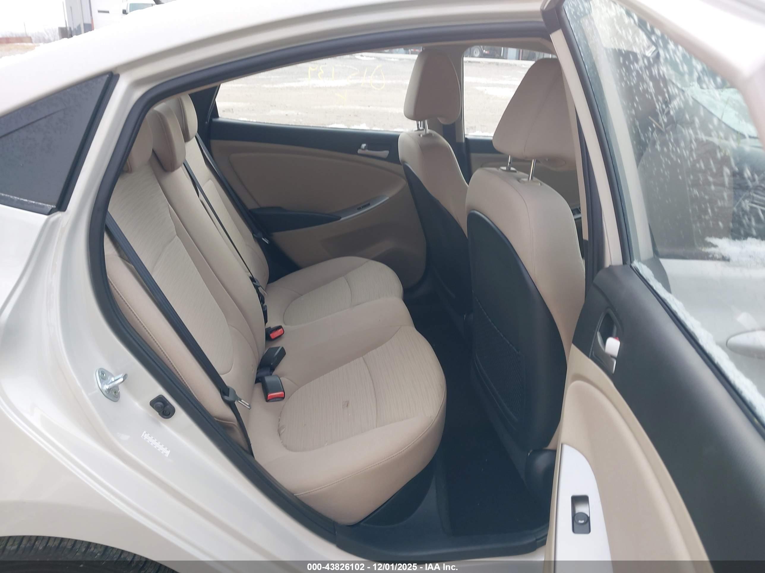 HYUNDAI ACCENT image 8