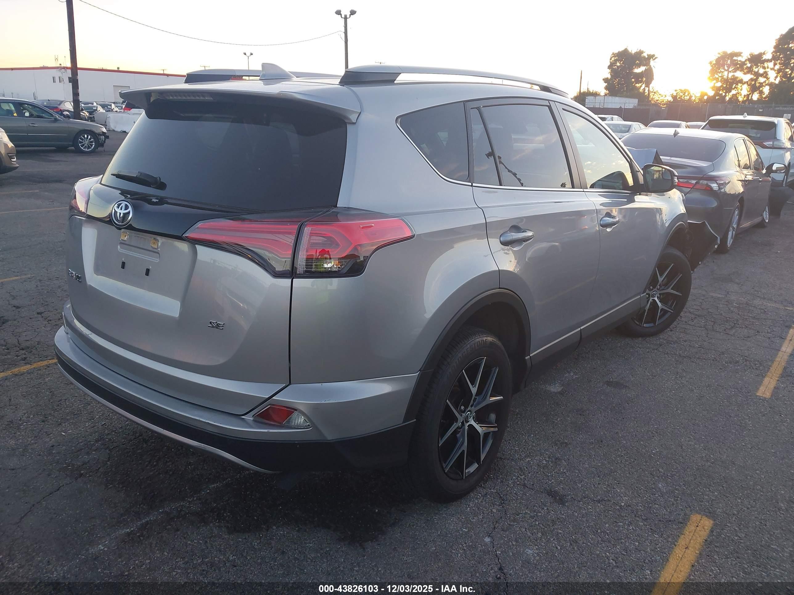 TOYOTA RAV4 image 4