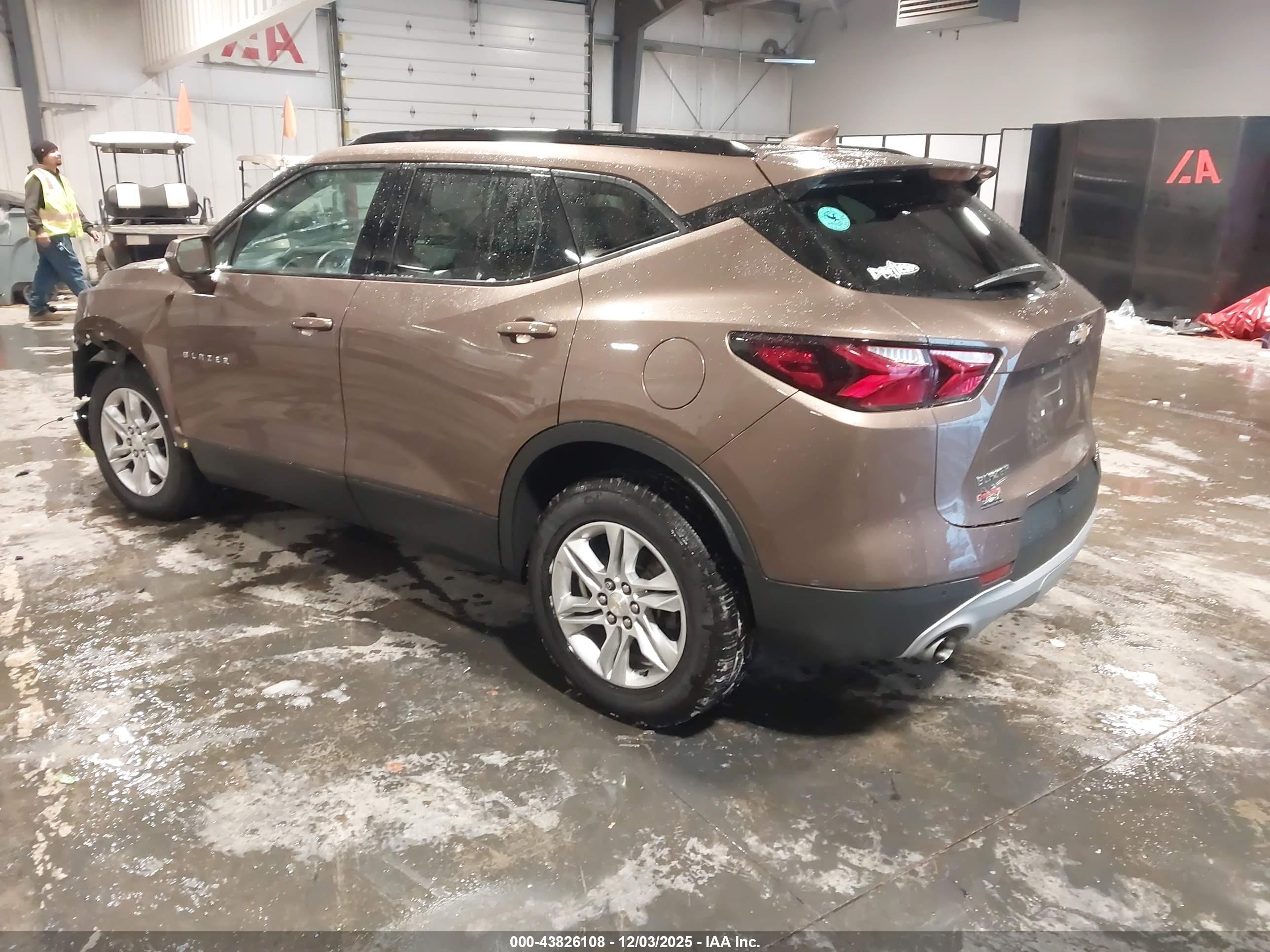 CHEVROLET BLAZER image 3
