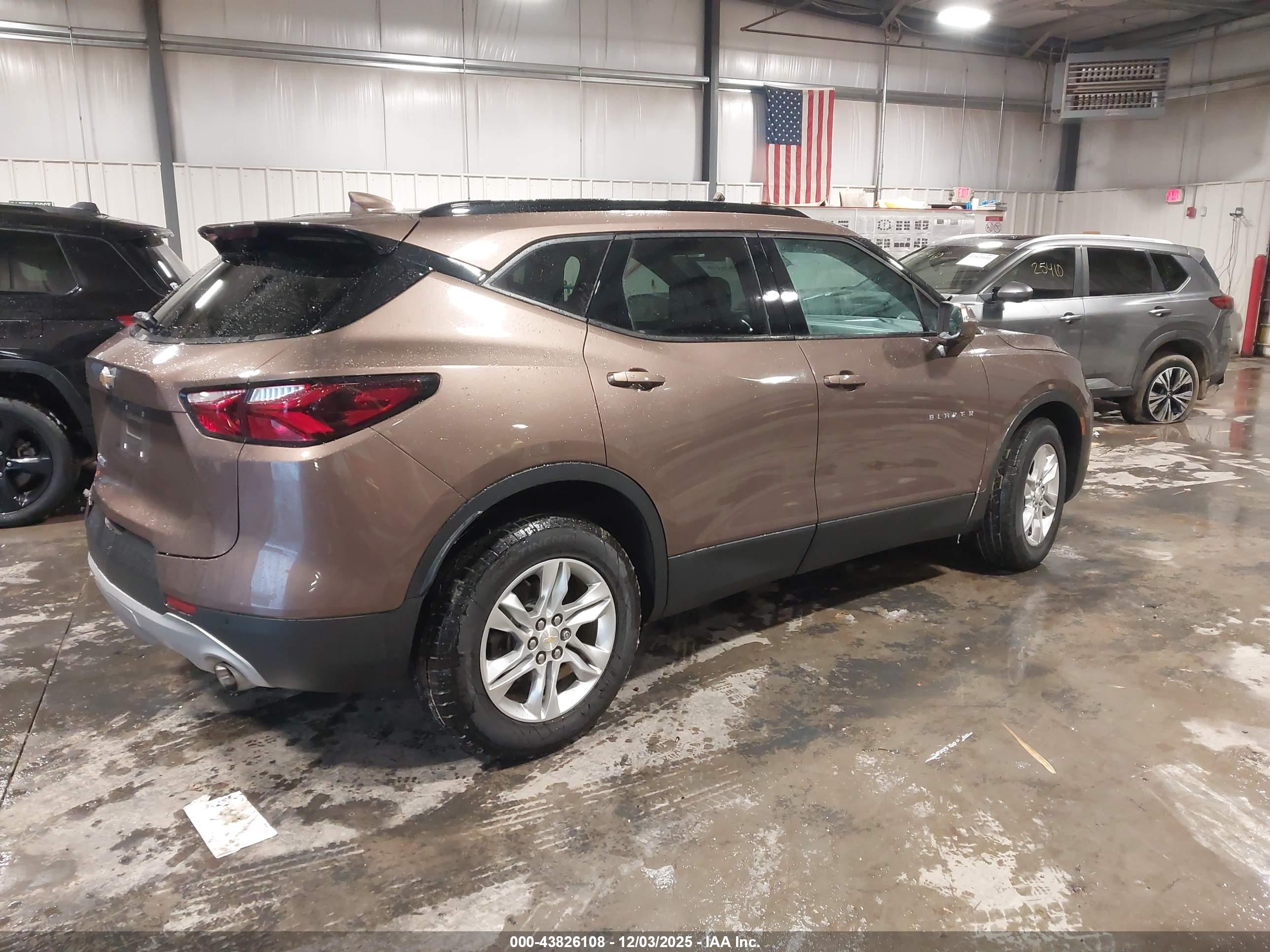 CHEVROLET BLAZER image 4
