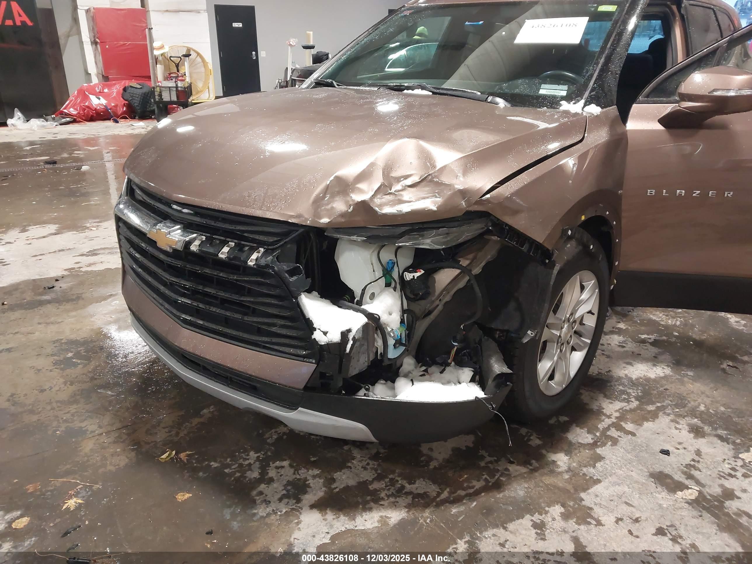 CHEVROLET BLAZER image 6