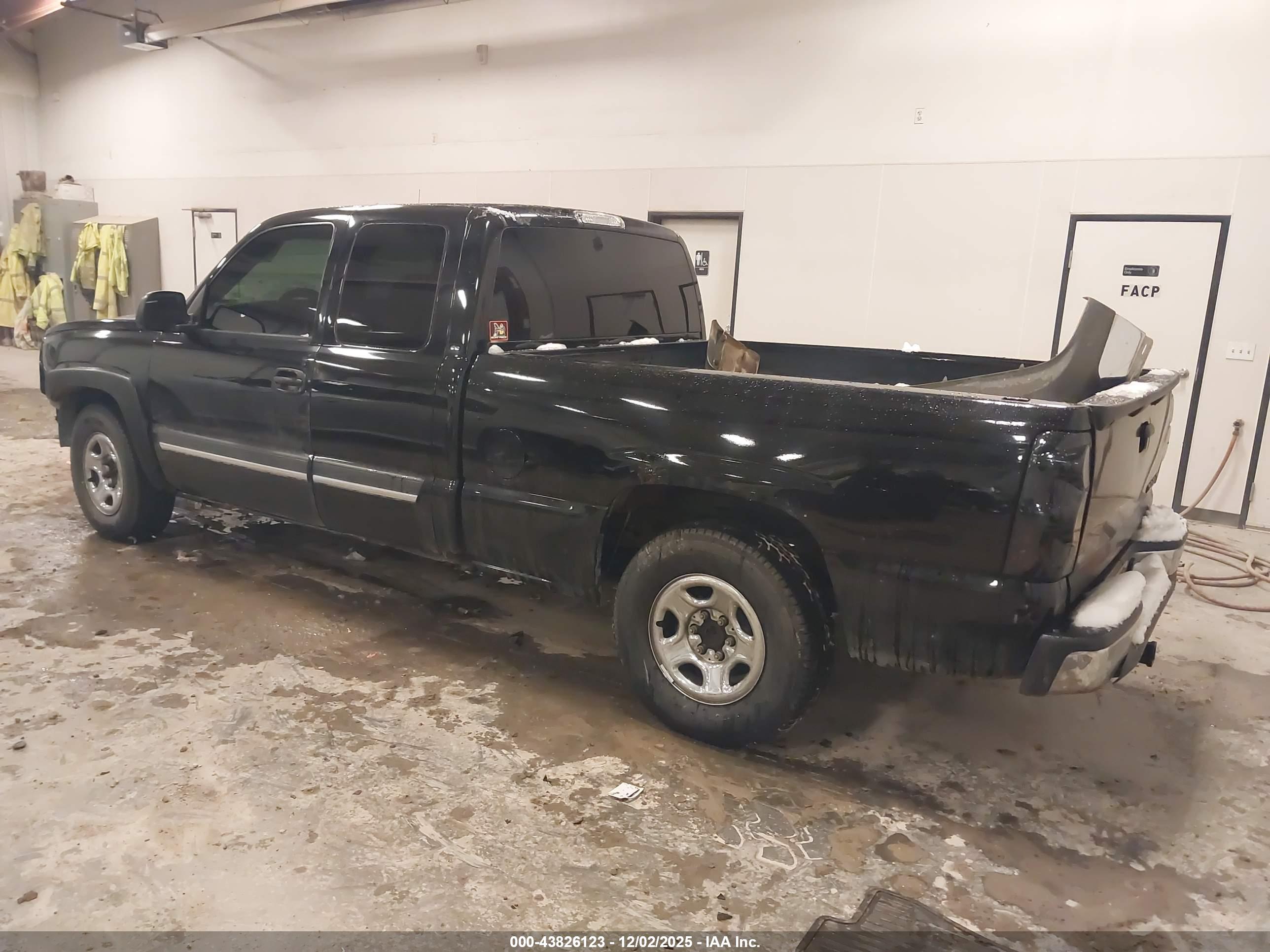 CHEVROLET SILVERADO image 3