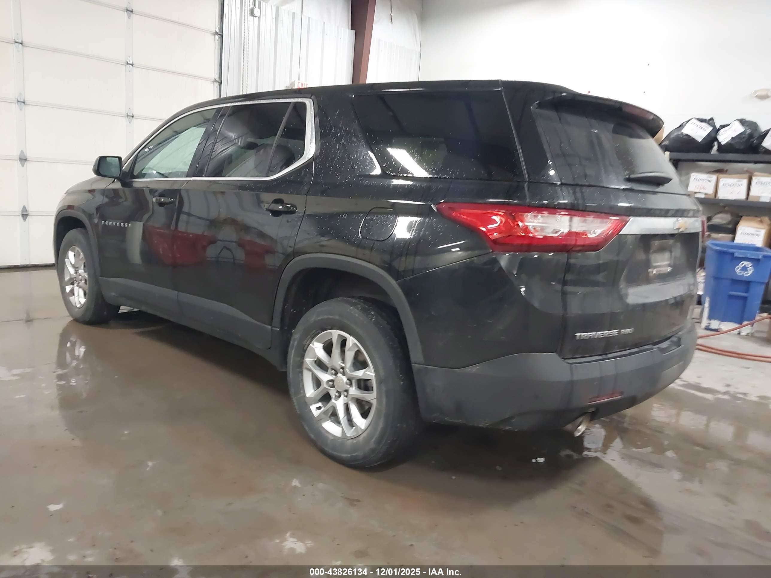 CHEVROLET TRAVERSE image 3