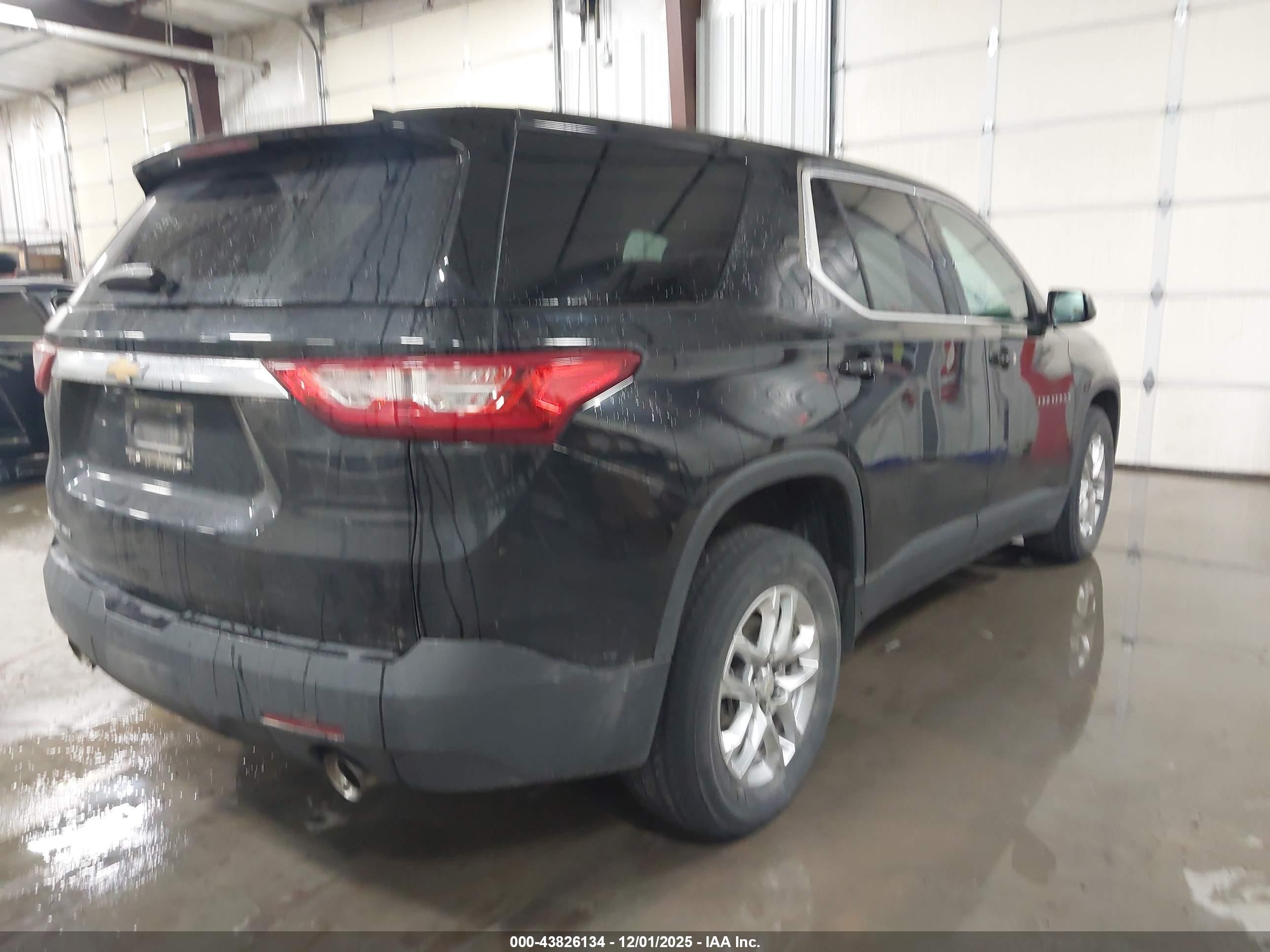 CHEVROLET TRAVERSE image 4
