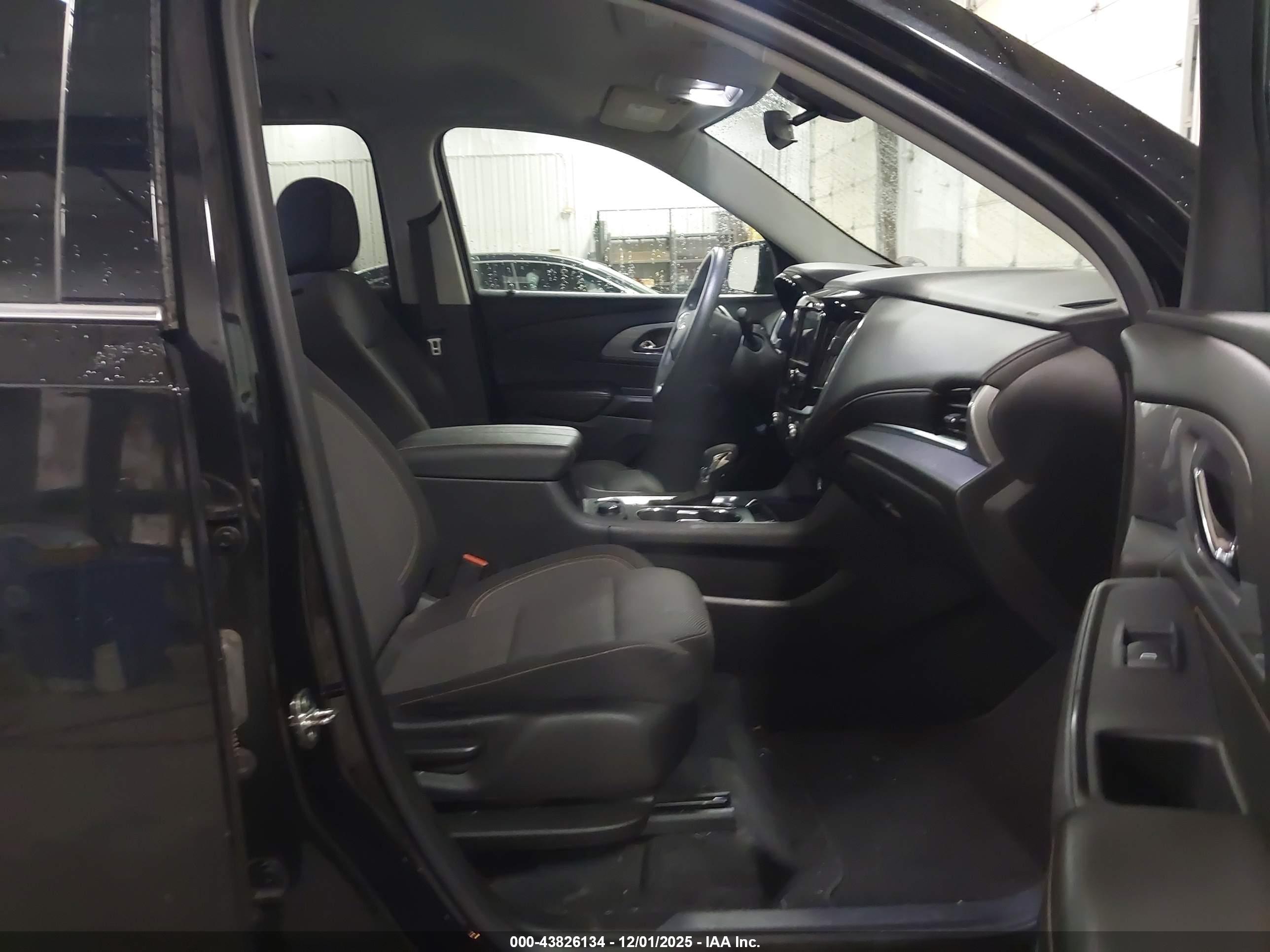 CHEVROLET TRAVERSE image 5