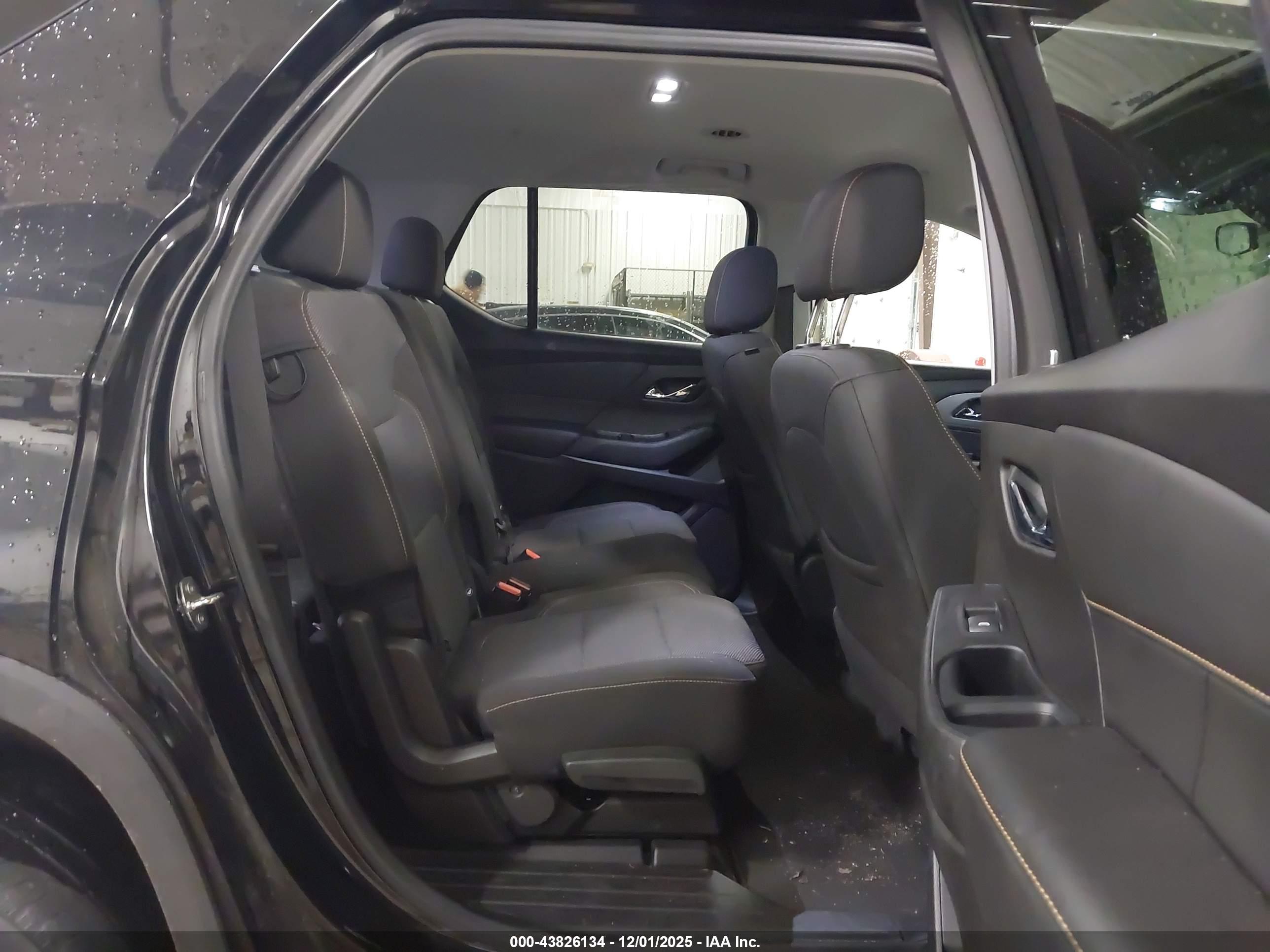 CHEVROLET TRAVERSE image 8
