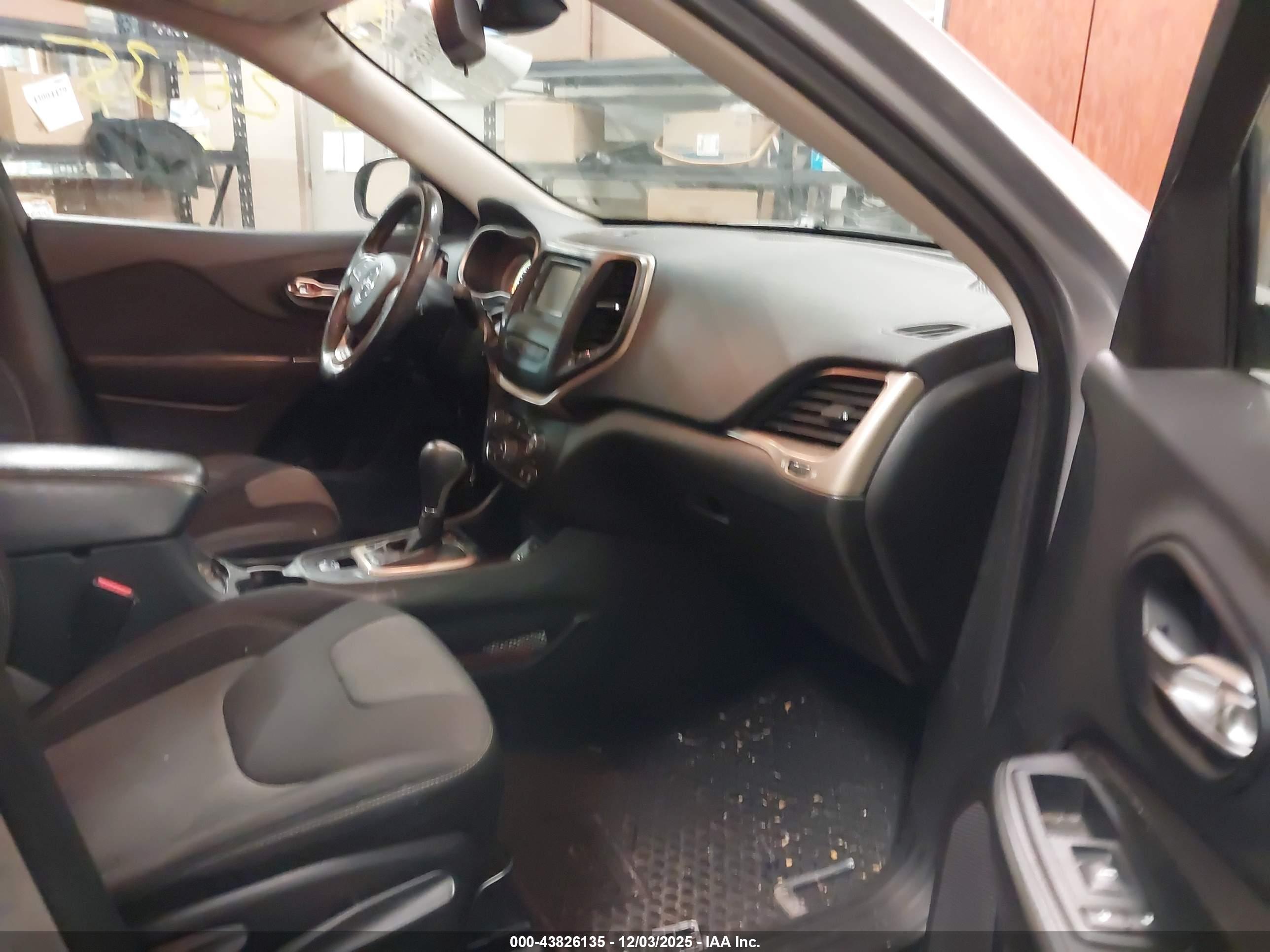 JEEP CHEROKEE image 5