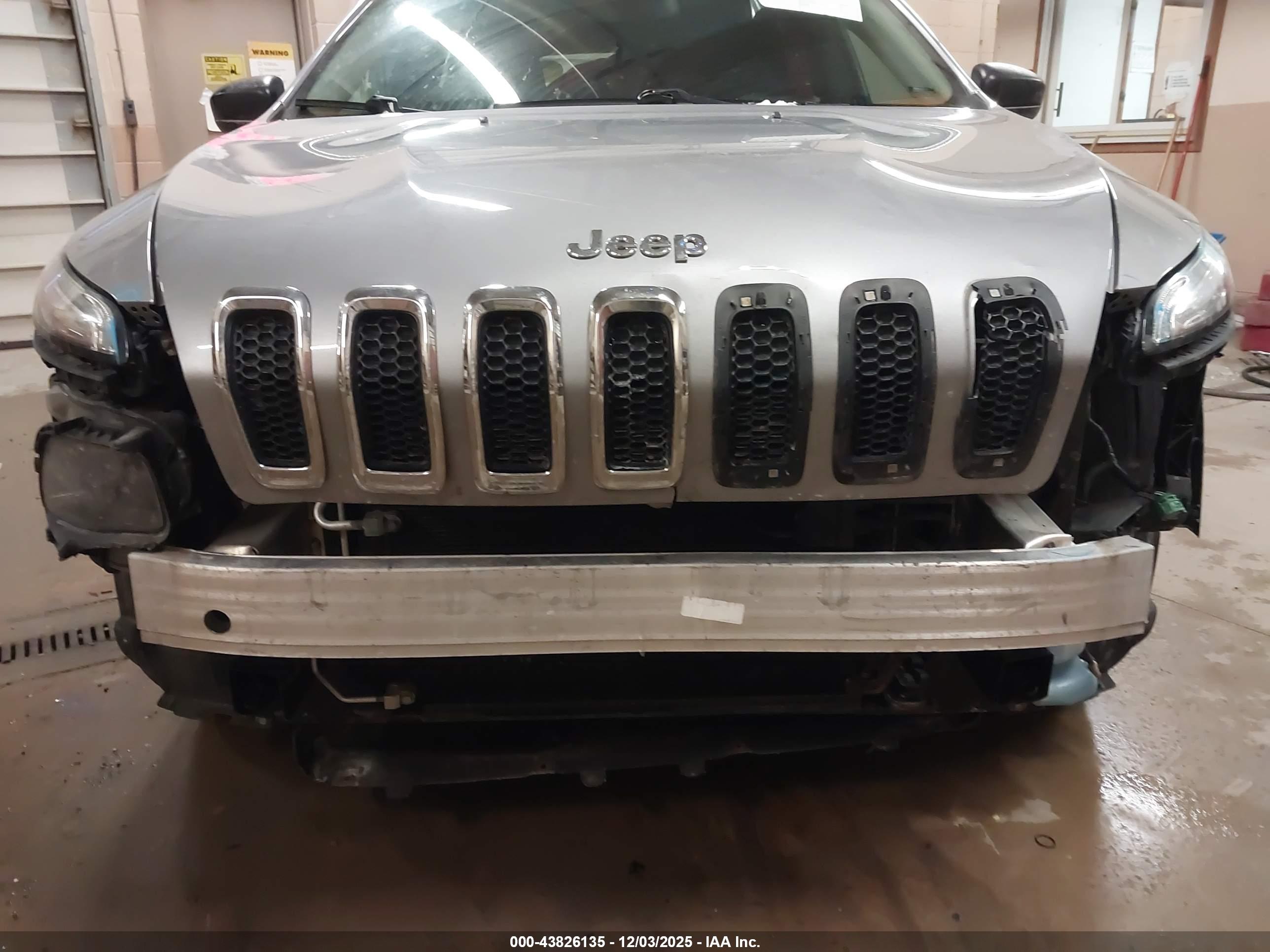 JEEP CHEROKEE image 6