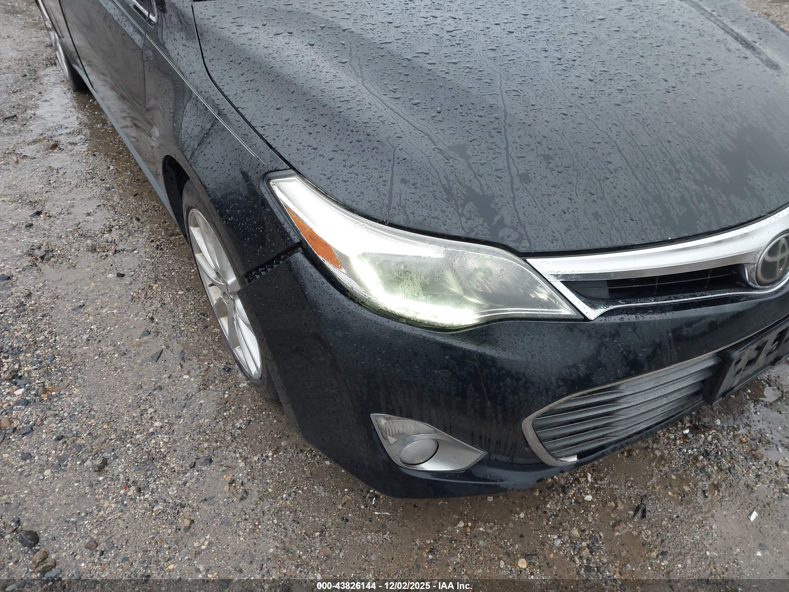 TOYOTA AVALON image 6