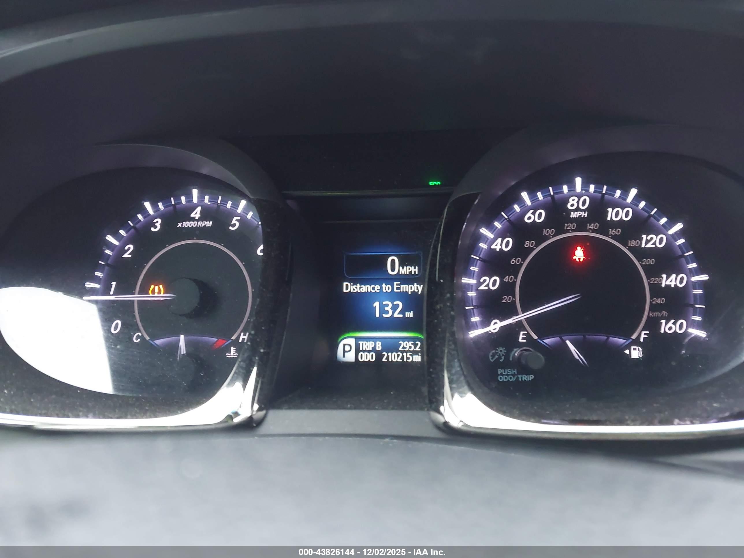 TOYOTA AVALON image 7