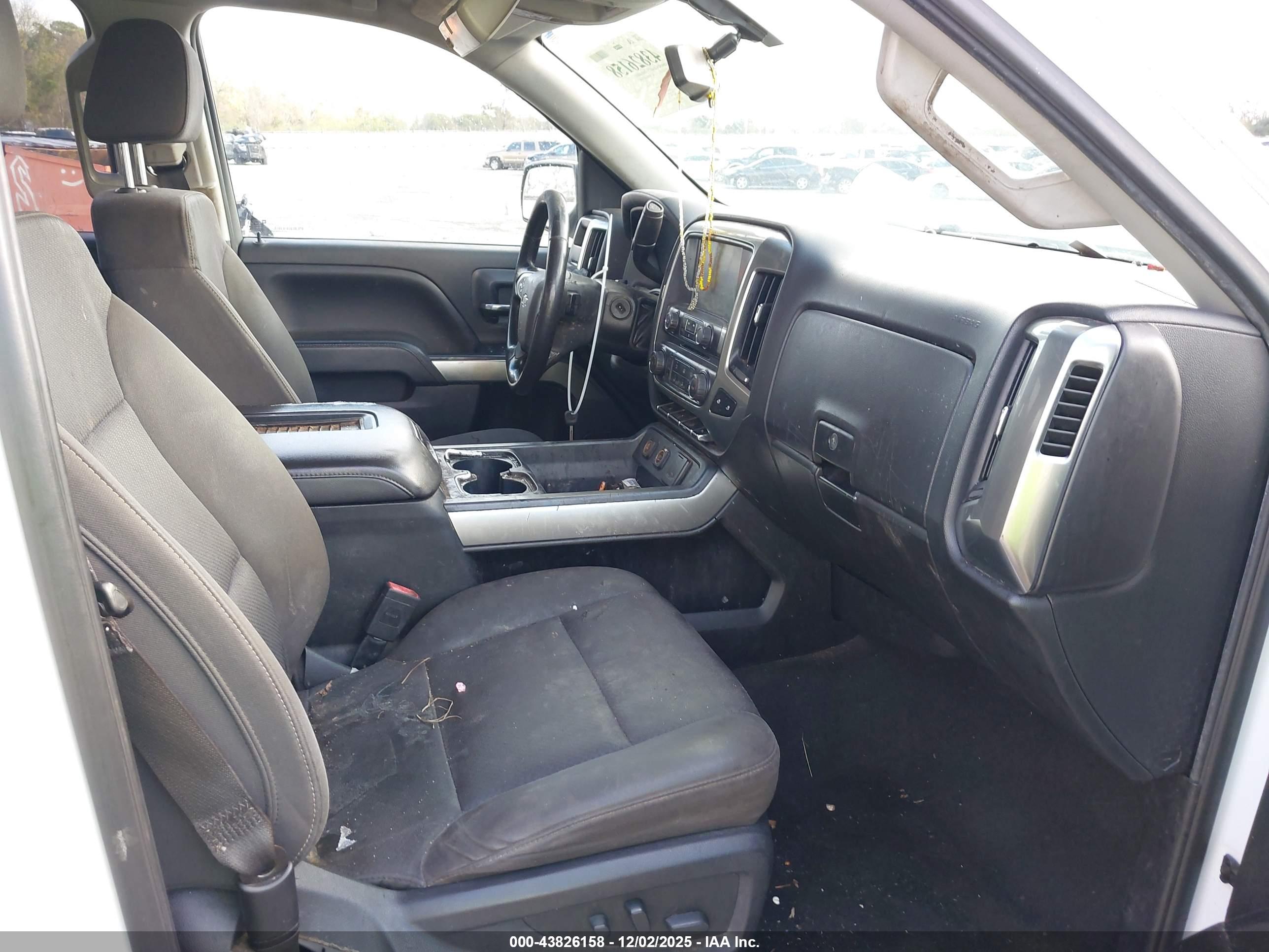 CHEVROLET SILVERADO image 5