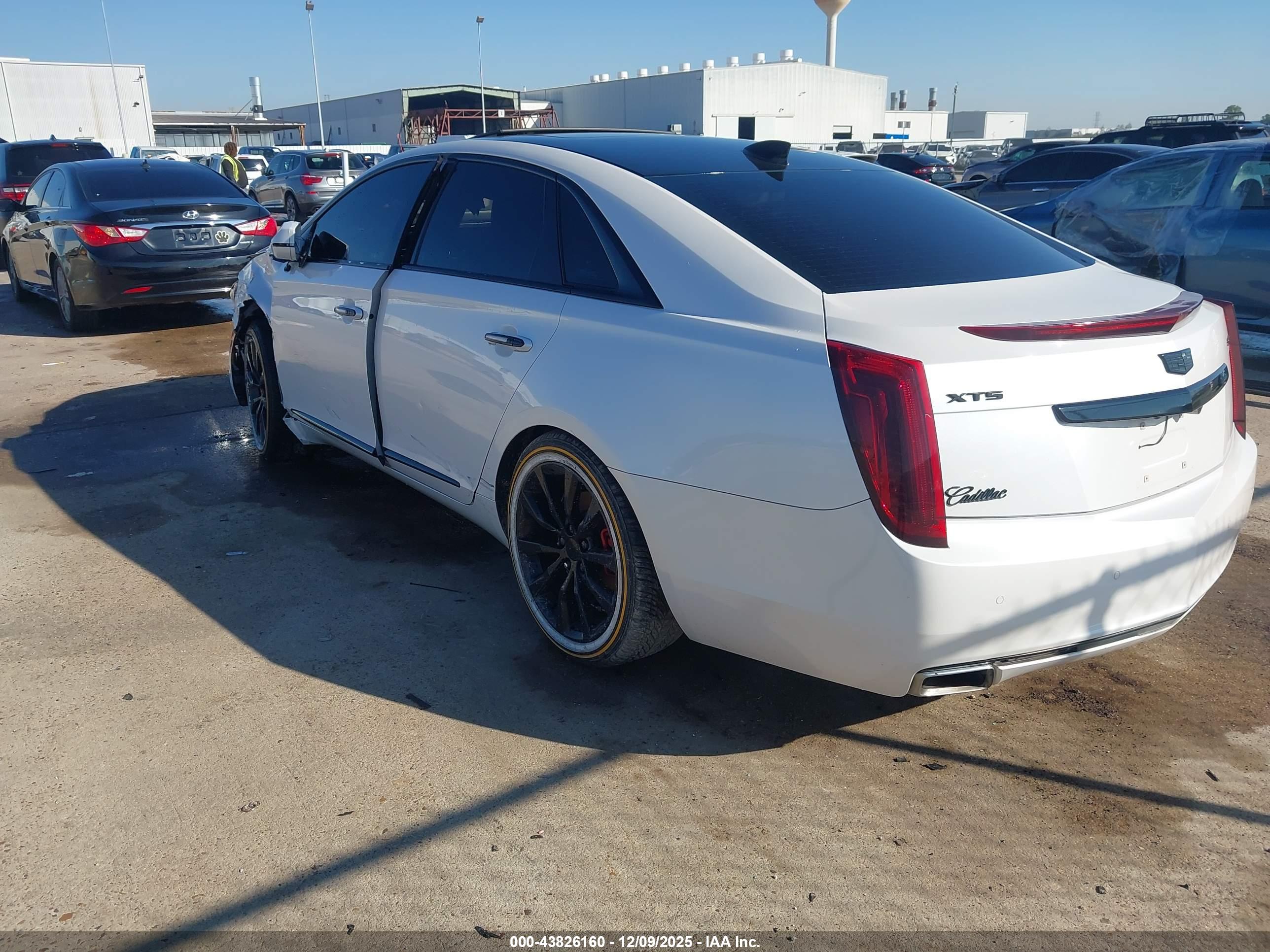 CADILLAC XTS image 3