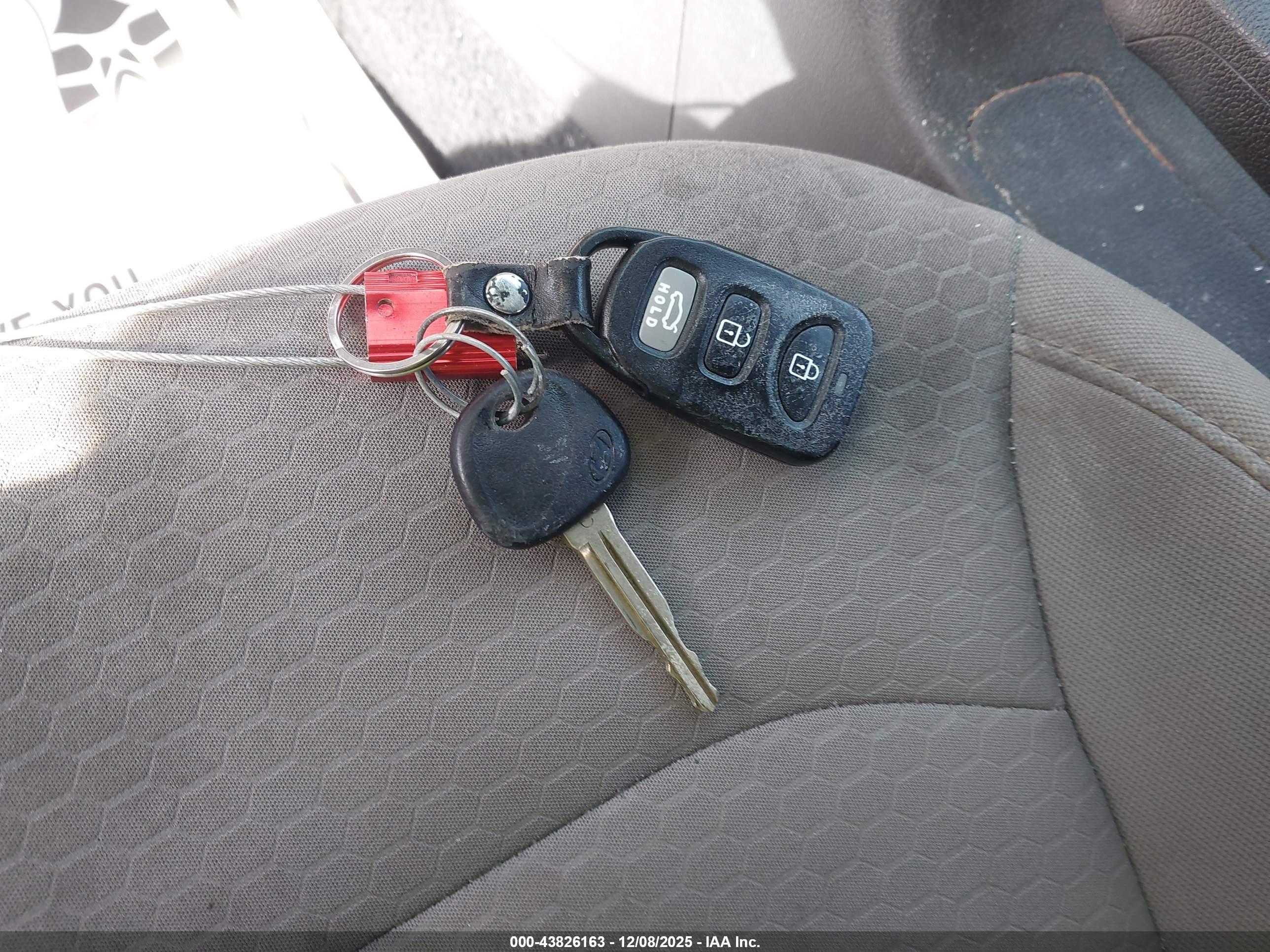 HYUNDAI ELANTRA image 11