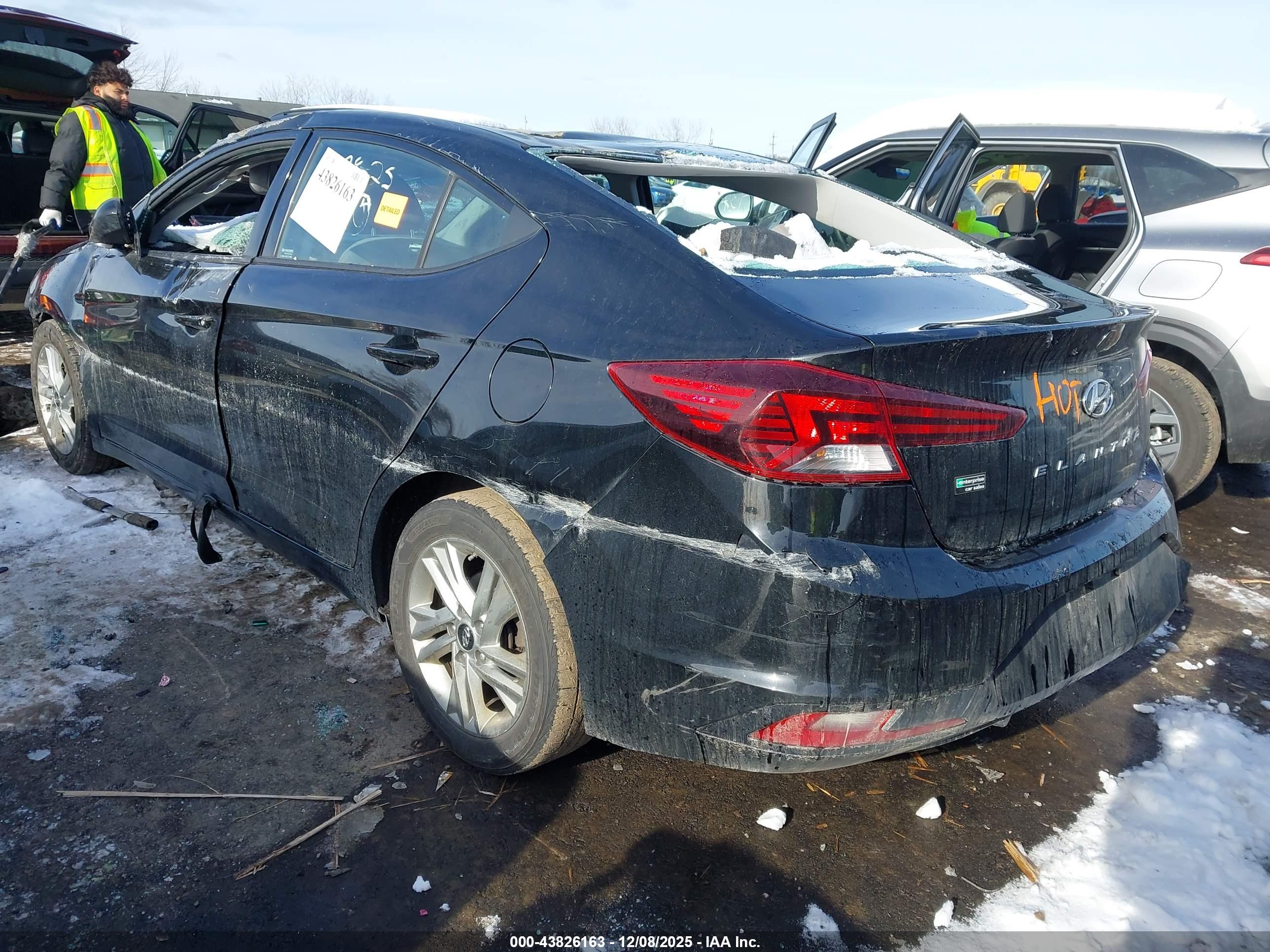 HYUNDAI ELANTRA image 3