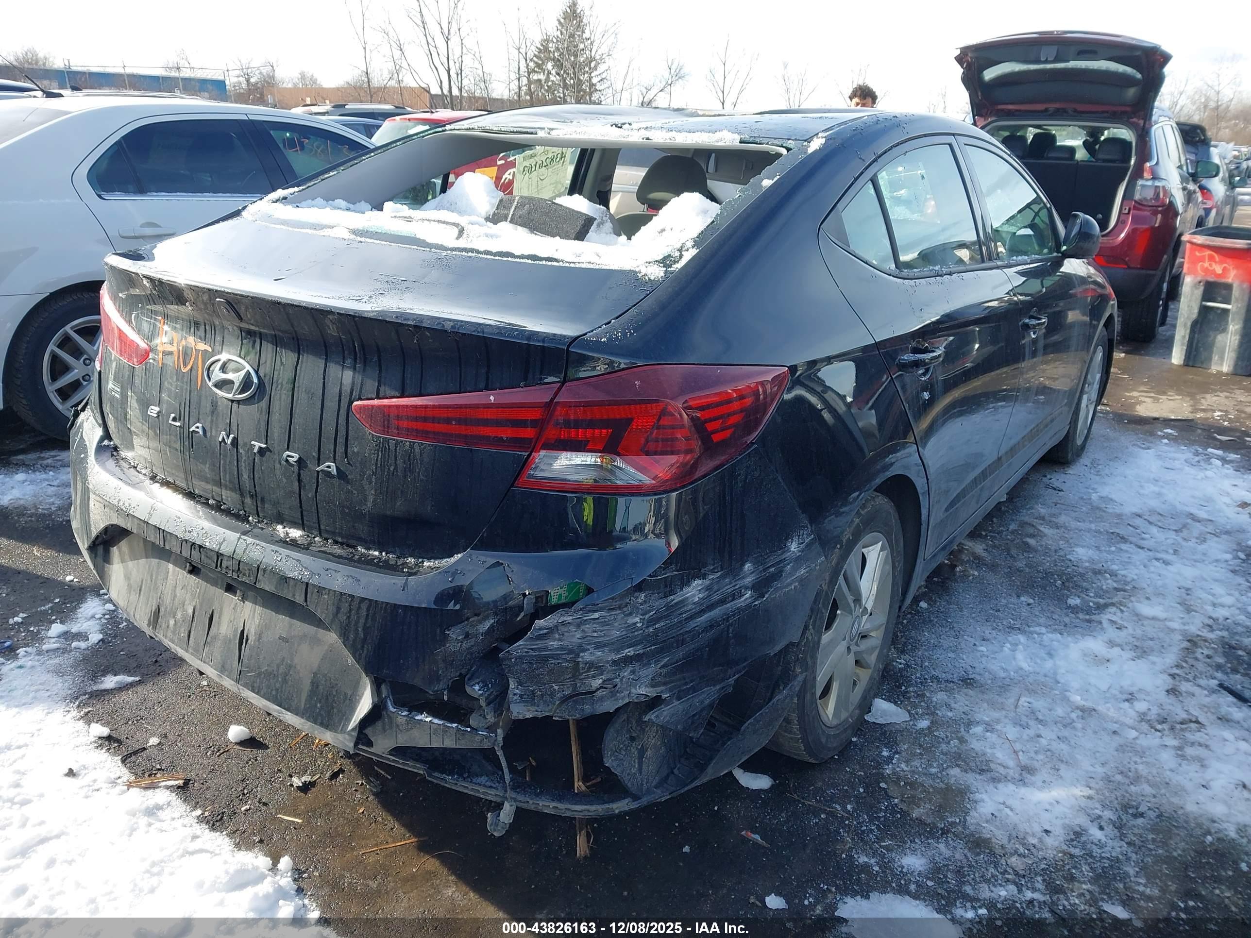 HYUNDAI ELANTRA image 4