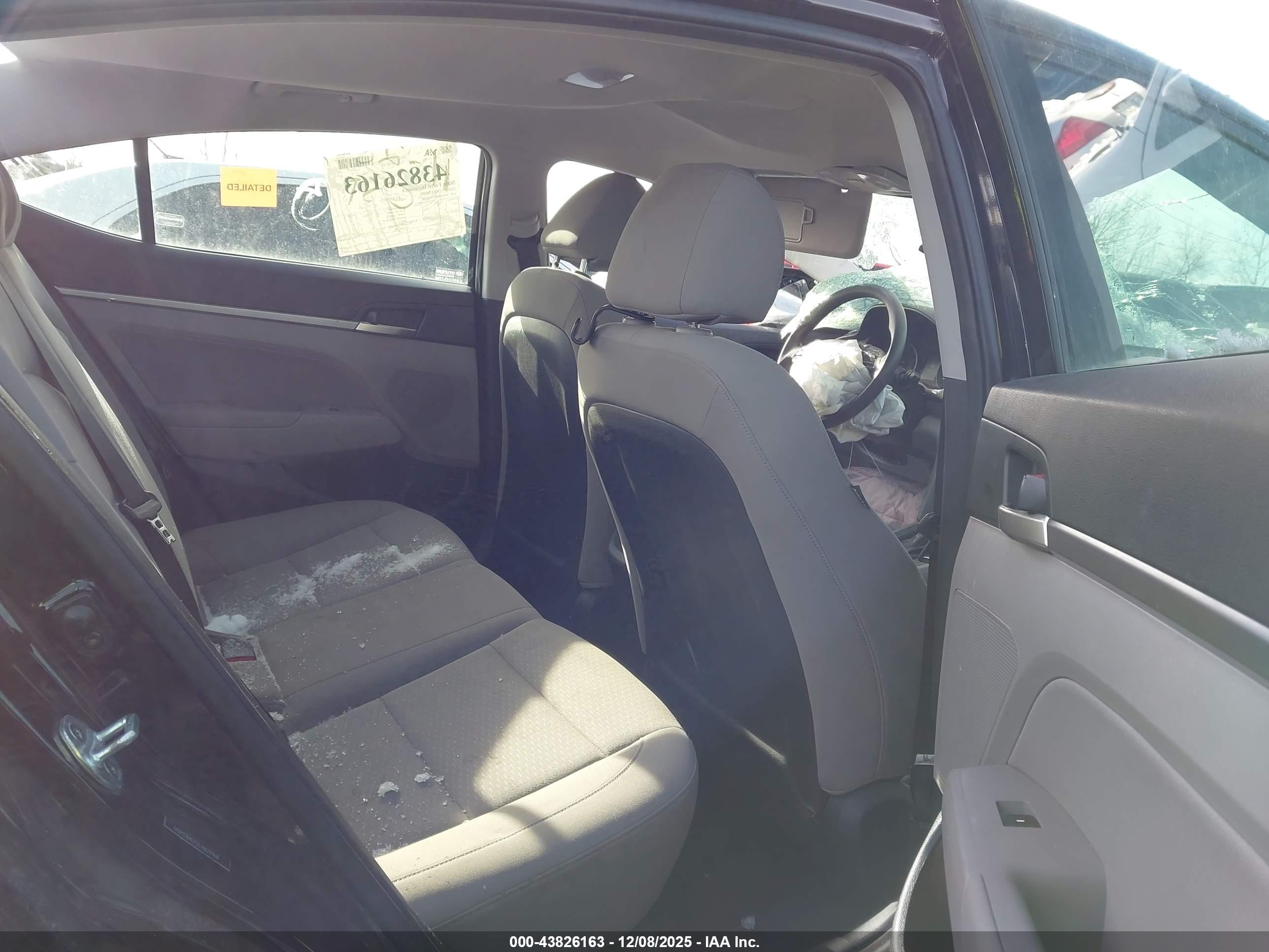 HYUNDAI ELANTRA image 8