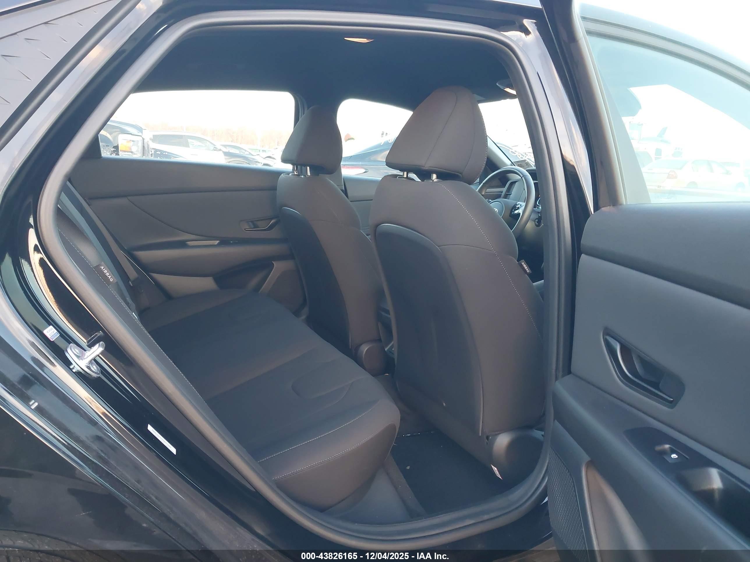 HYUNDAI ELANTRA image 8