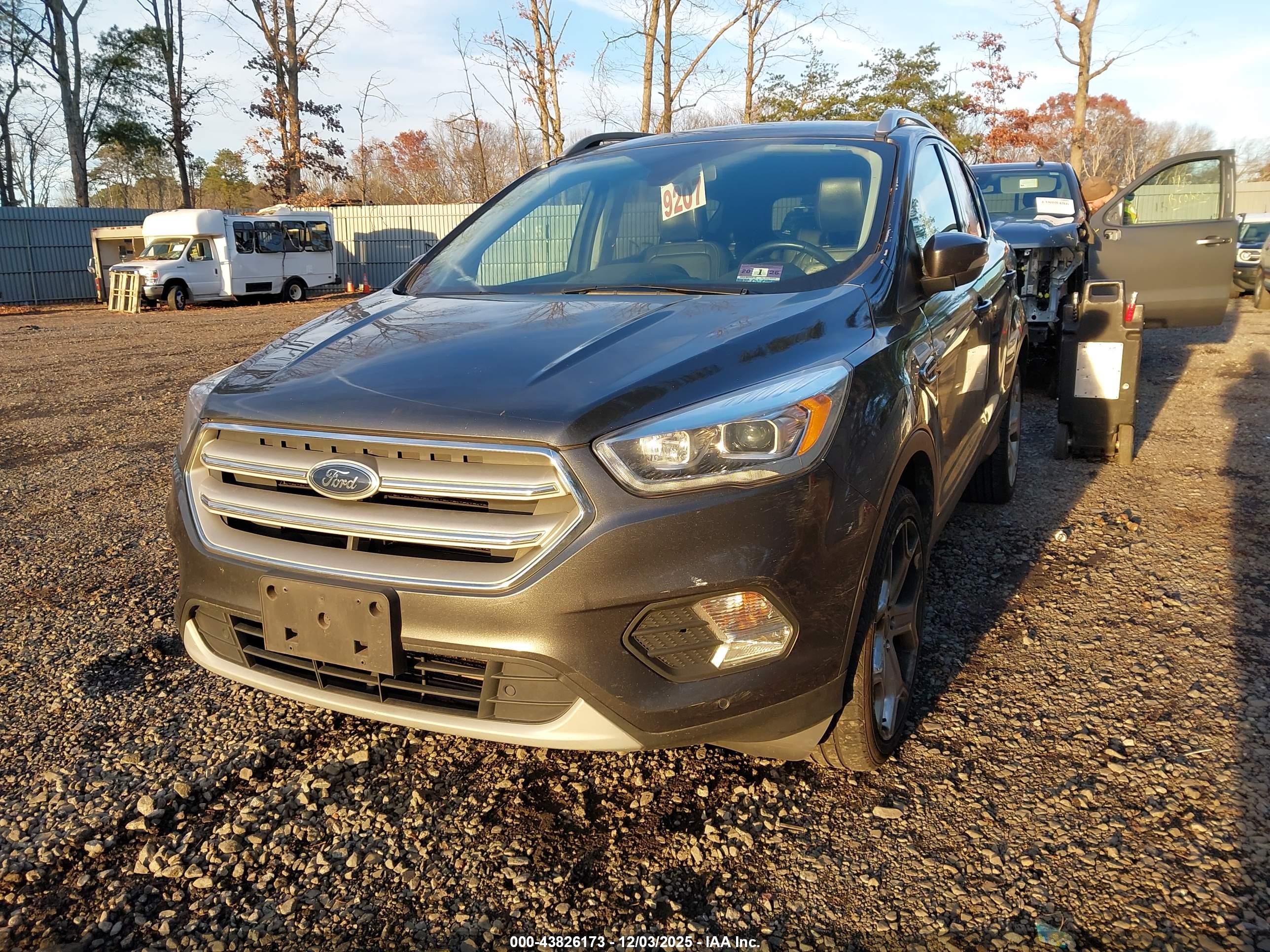 FORD ESCAPE image 2
